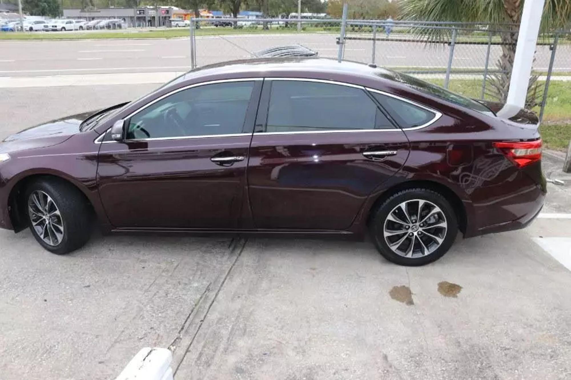 2016 Toyota Avalon XLE photo 18