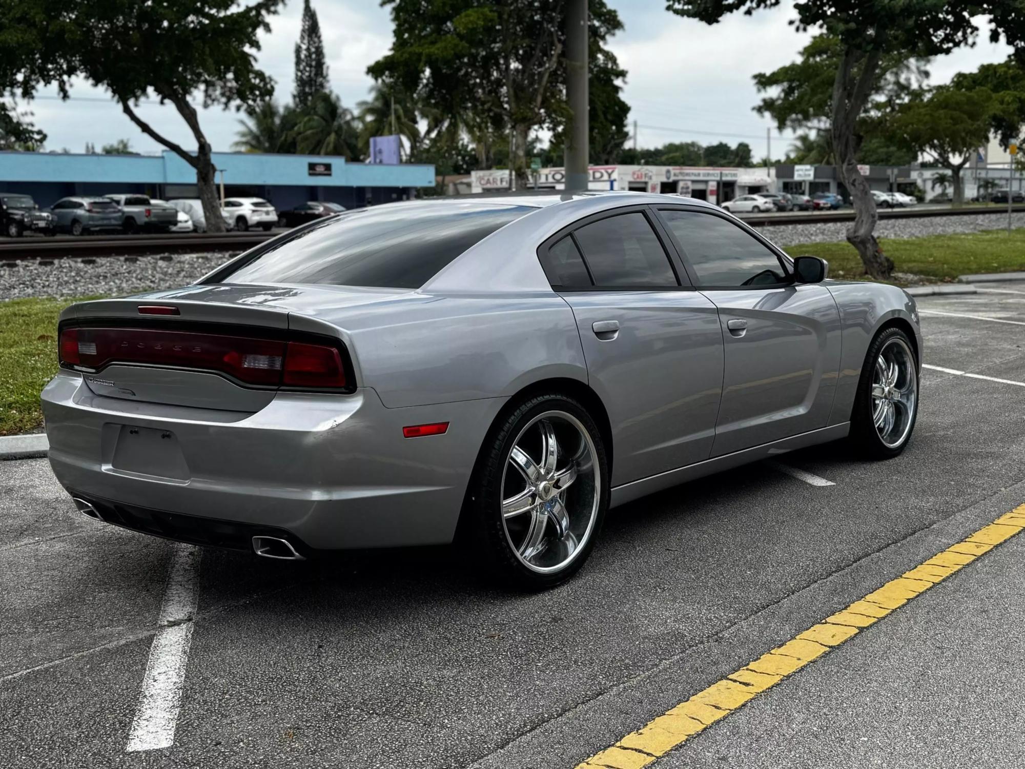 2013 Dodge Charger SE photo 28