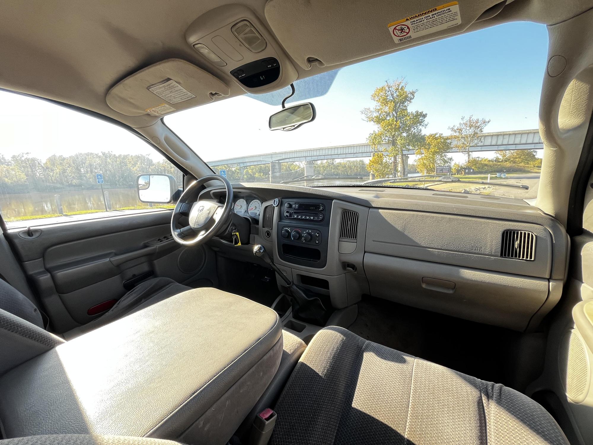 2004 Dodge Ram 2500 Pickup ST photo 18