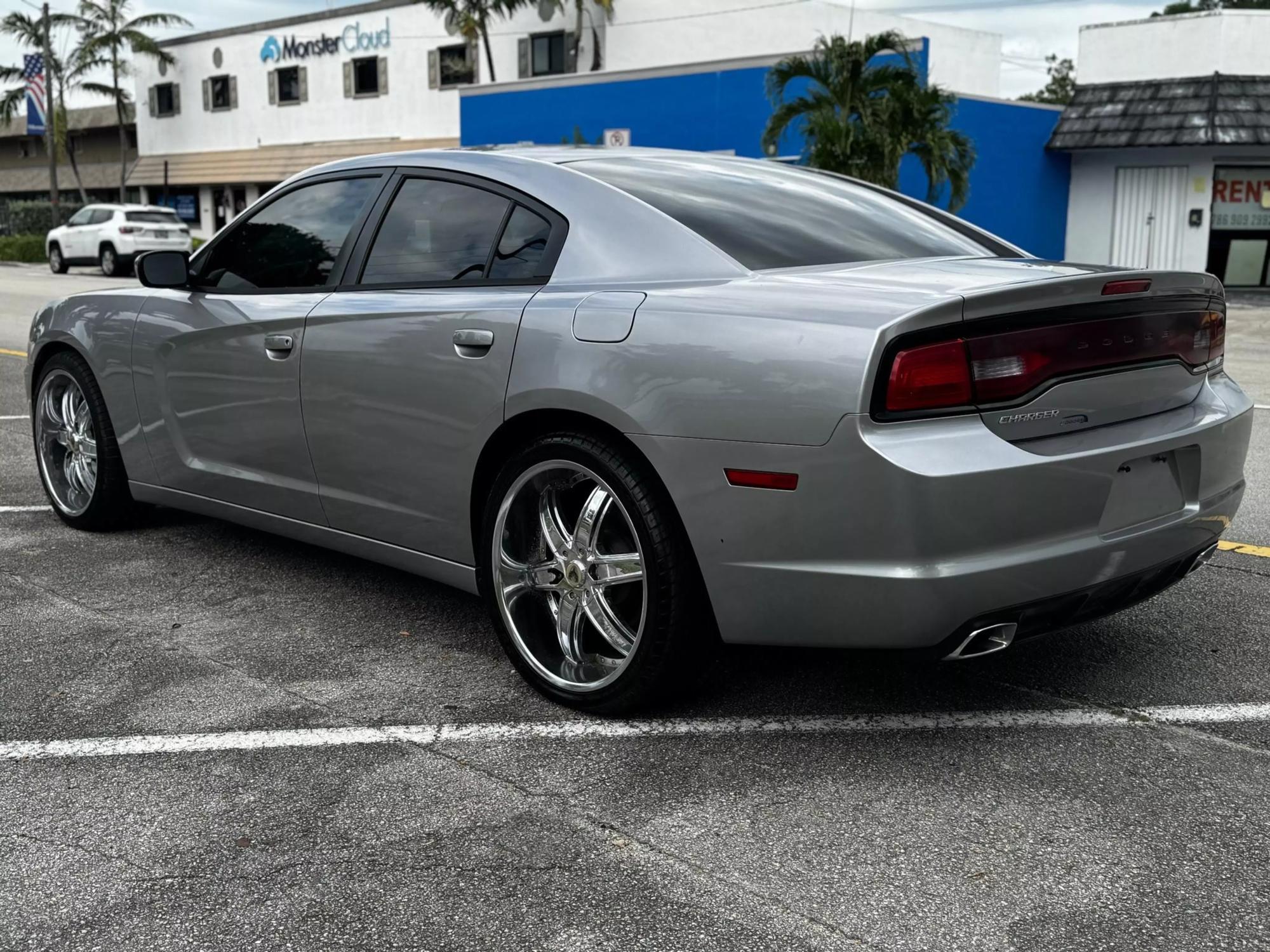 2013 Dodge Charger SE photo 30