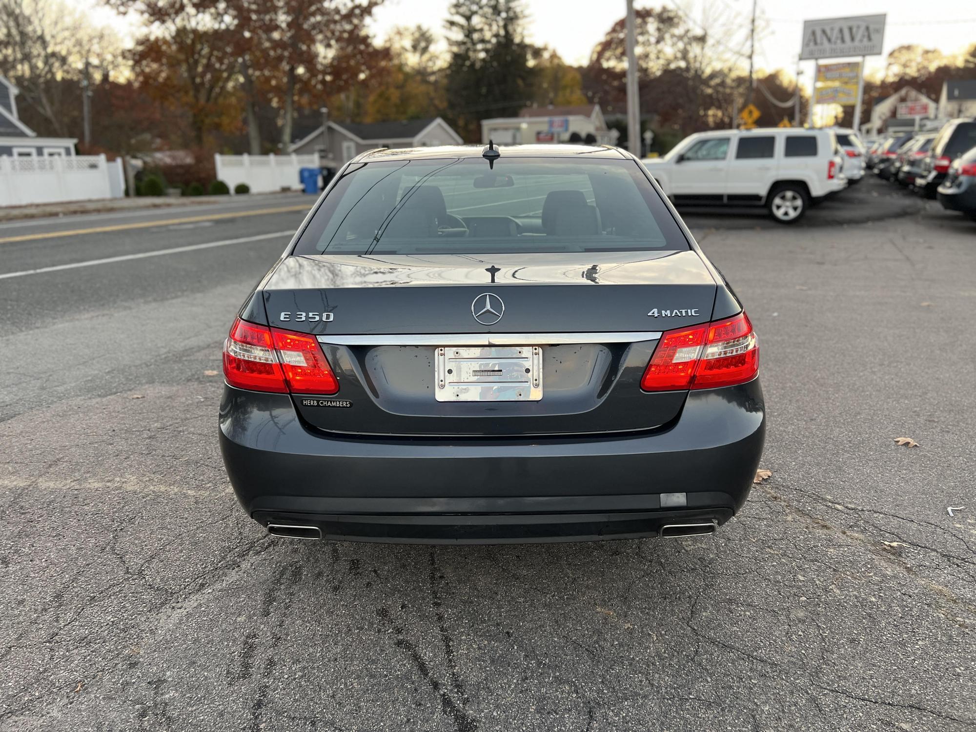 2011 Mercedes-Benz E-Class null photo 41