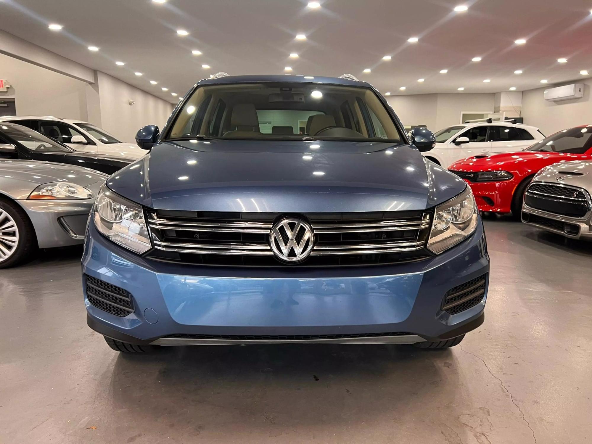 2017 Volkswagen Tiguan Wolfsburg Edition photo 2