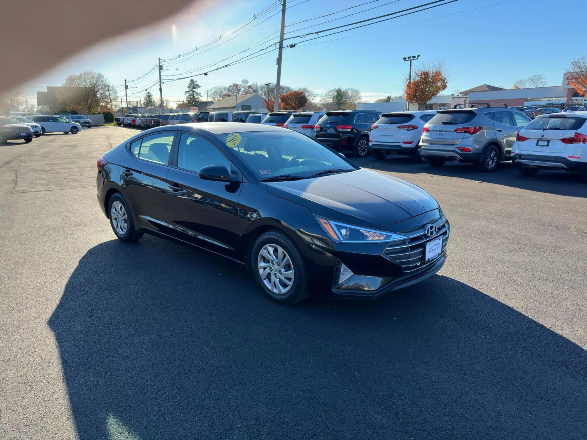 2019 Hyundai Elantra SE photo 24