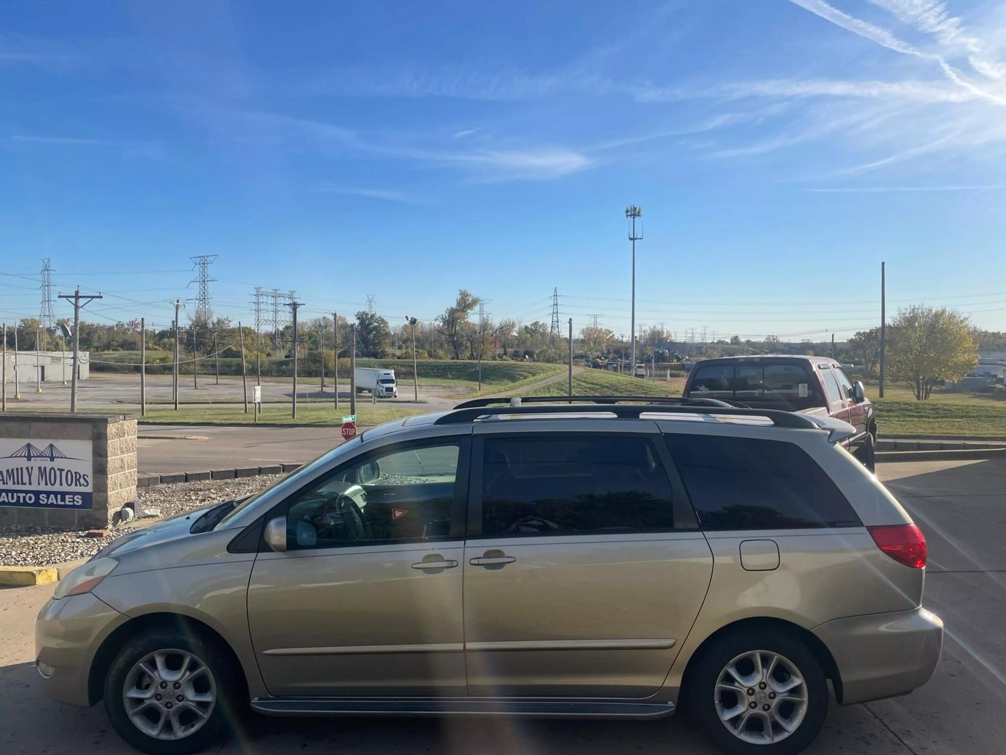 2006 Toyota Sienna XLE photo 21