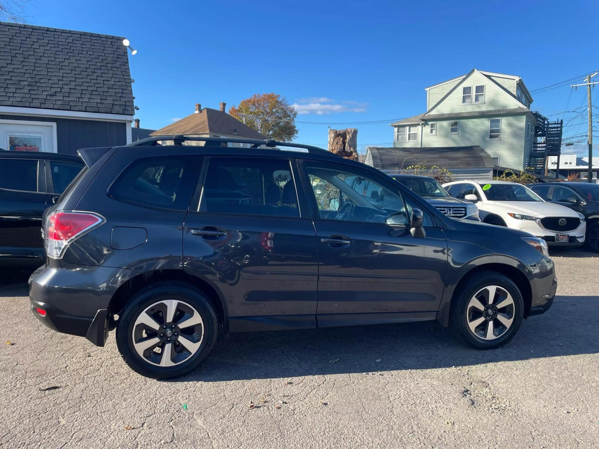 2017 Subaru Forester Premium photo 12