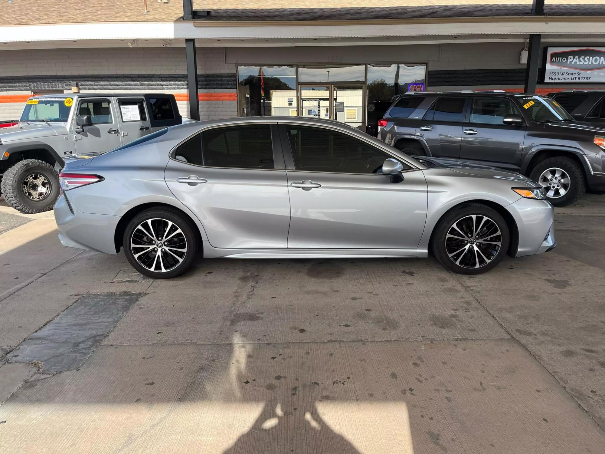 2020 Toyota Camry SE photo 43