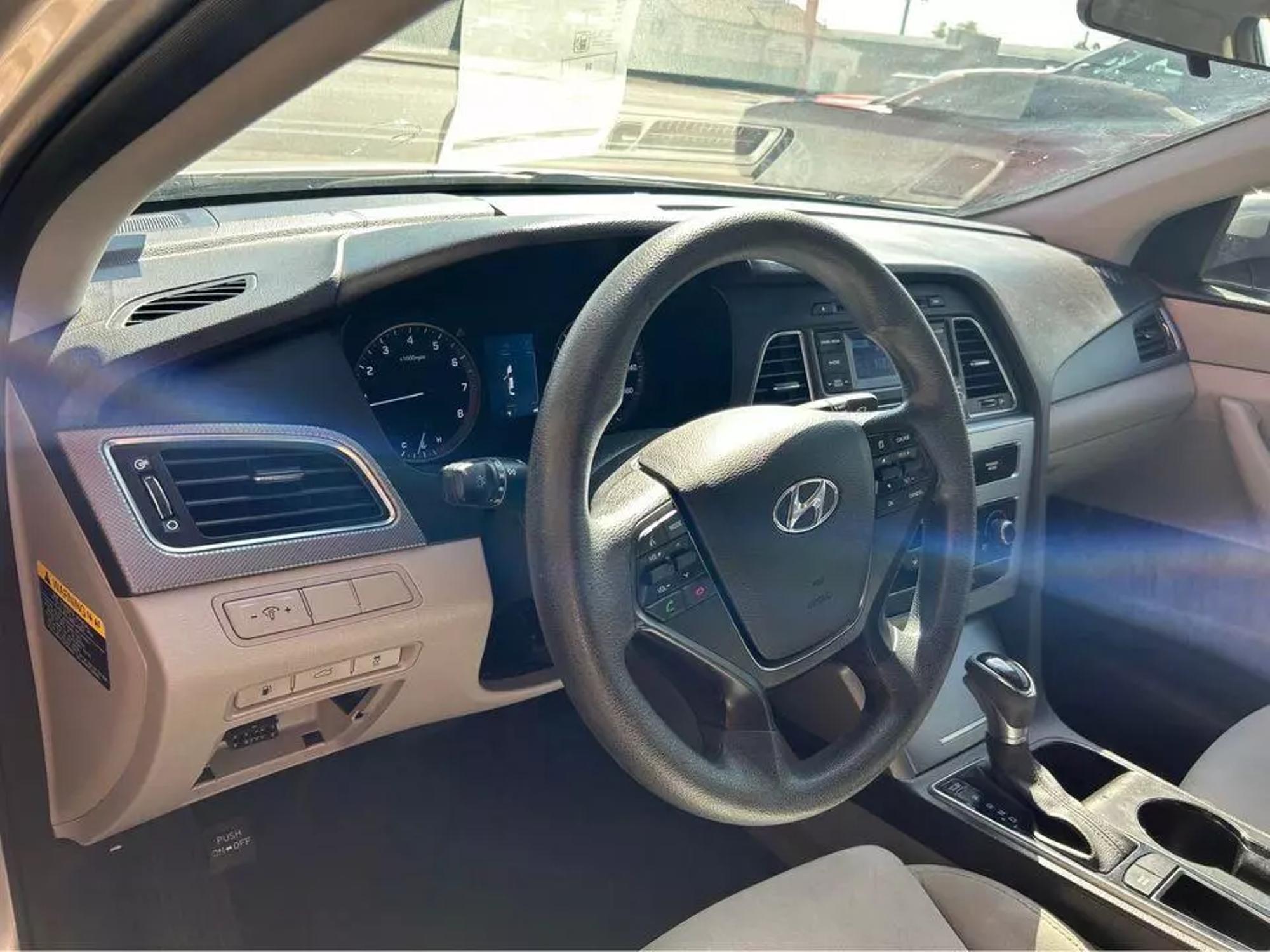 2015 Hyundai Sonata SE photo 21