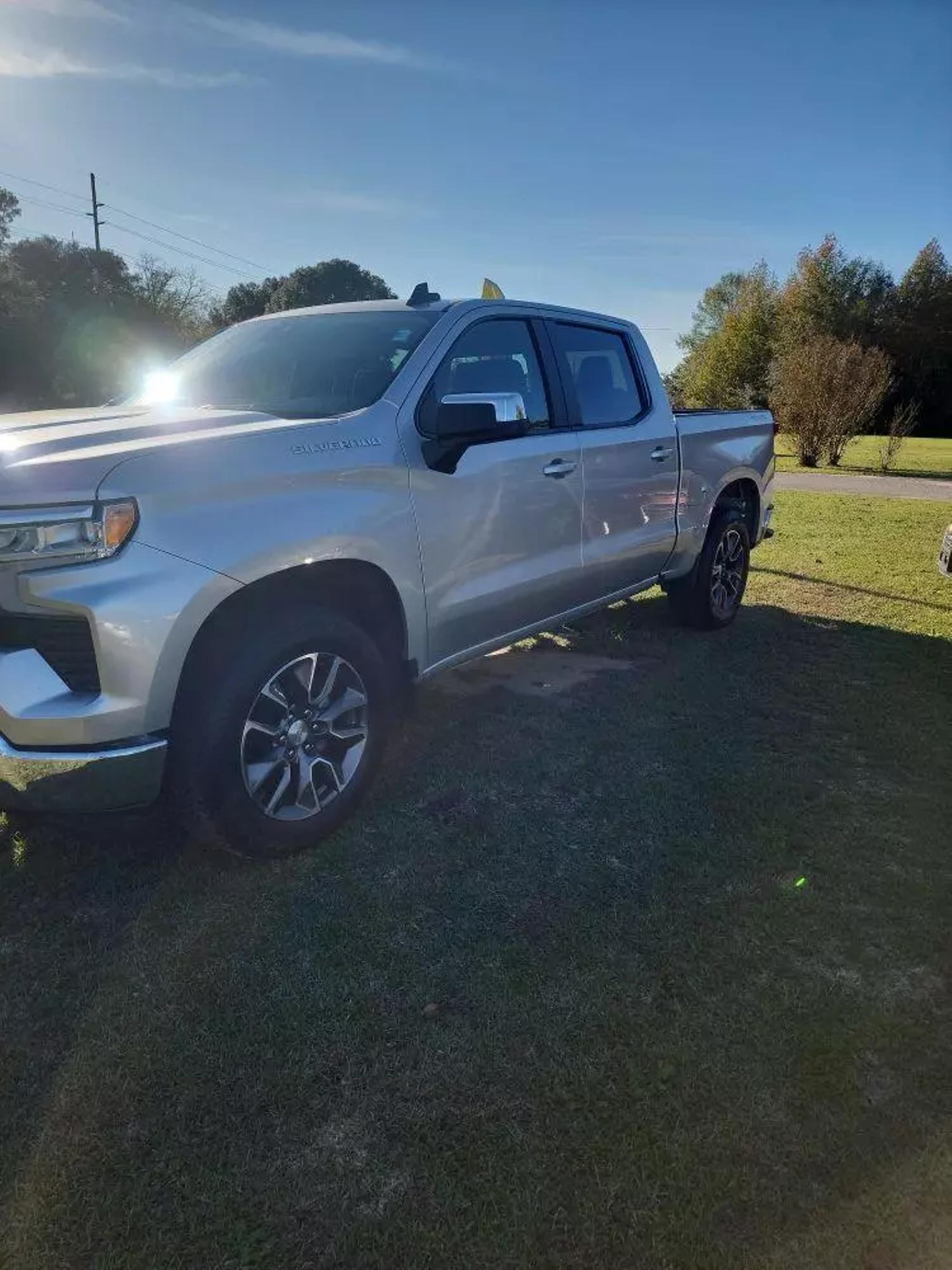 2022 Chevrolet Silverado 1500 LT photo 13