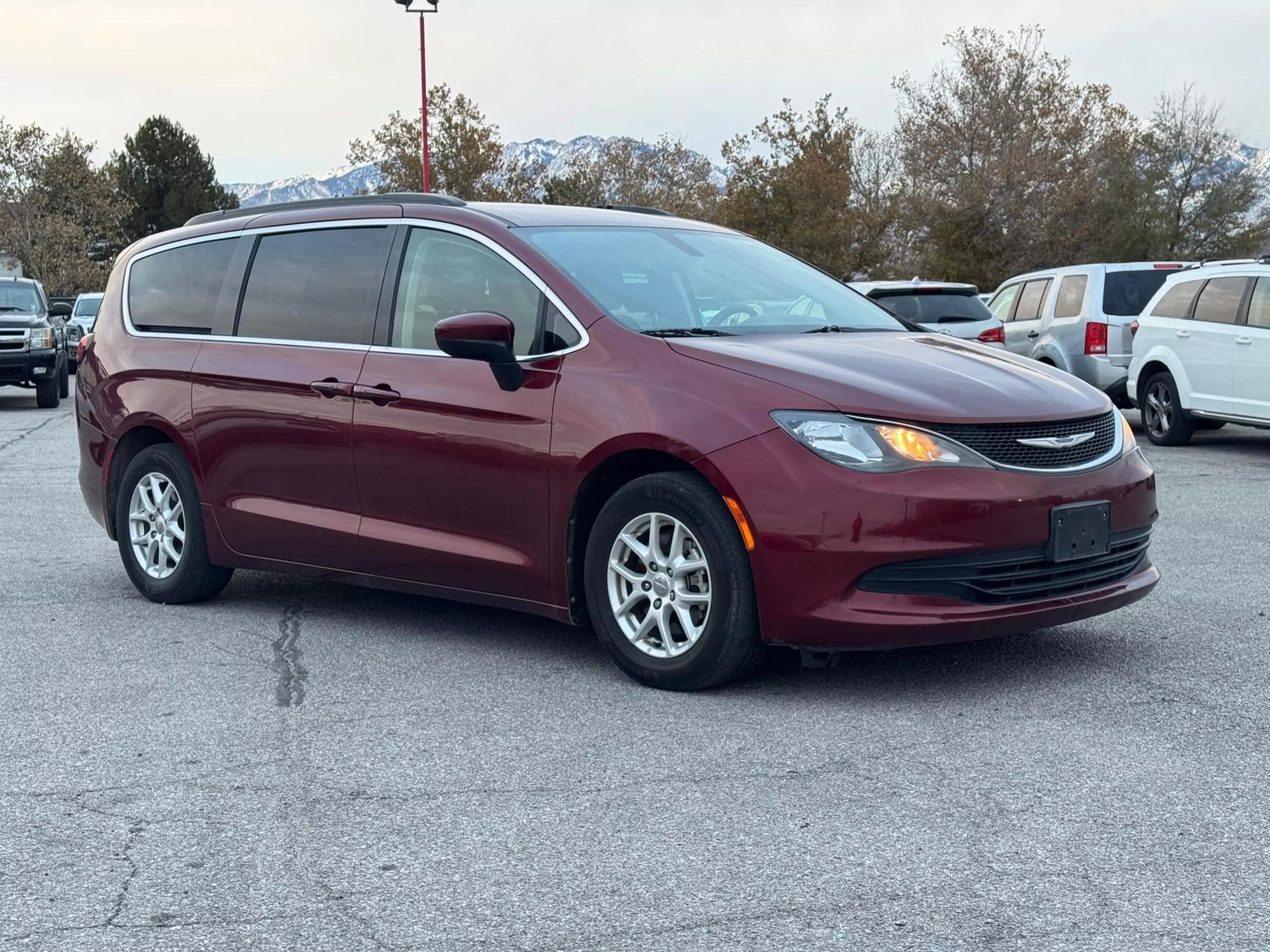 2020 Chrysler Voyager null photo 23