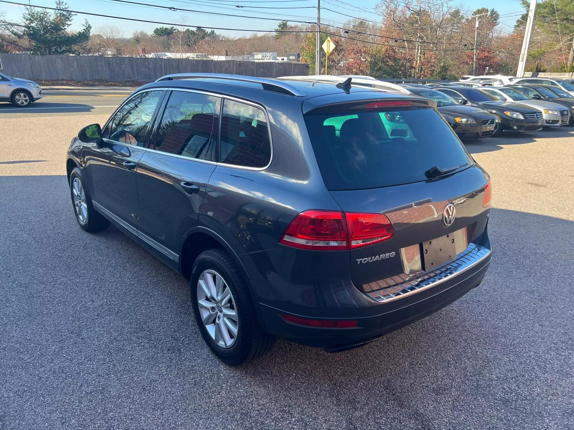 2013 Volkswagen Touareg Sport photo 21