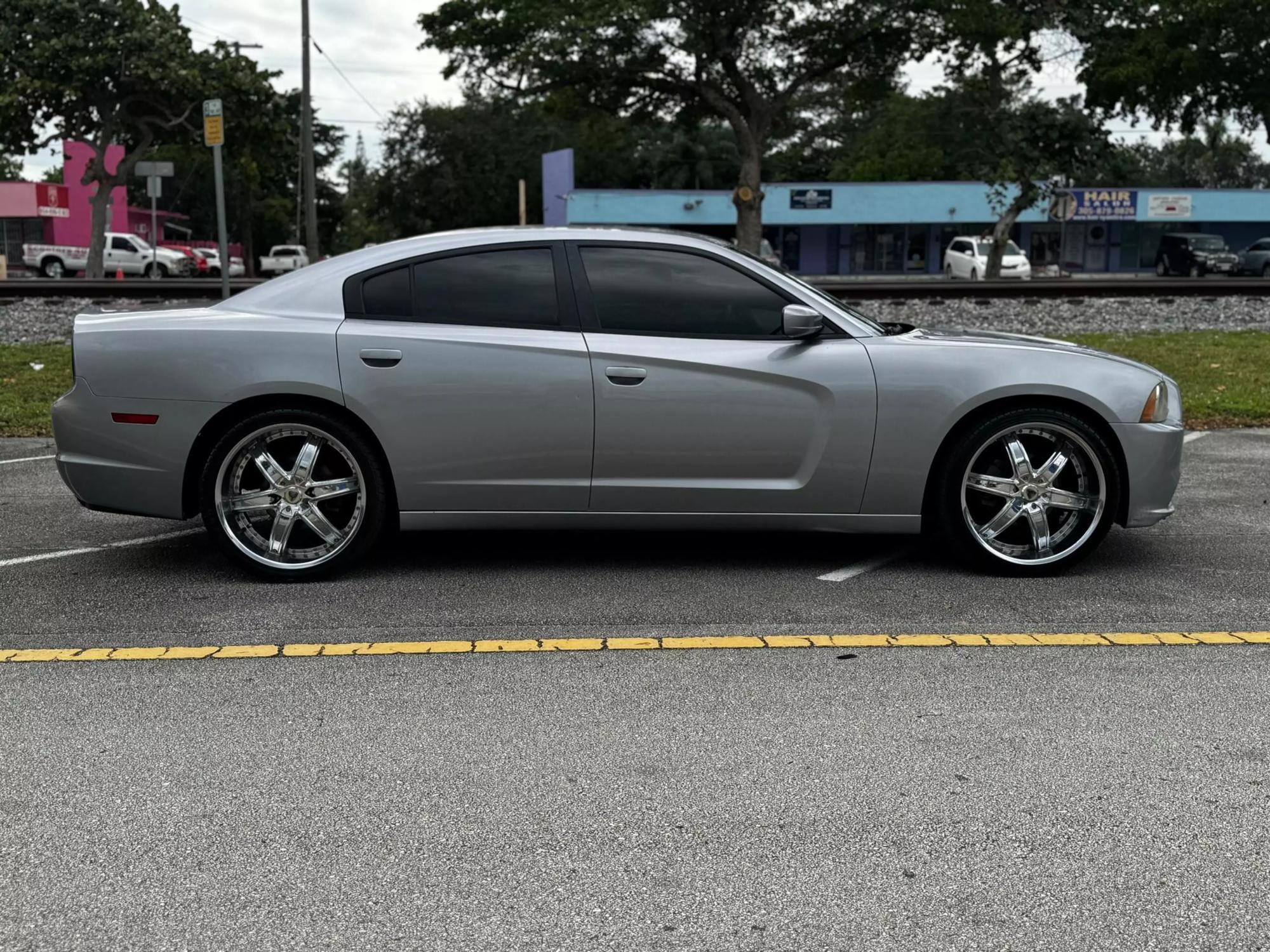 2013 Dodge Charger SE photo 27