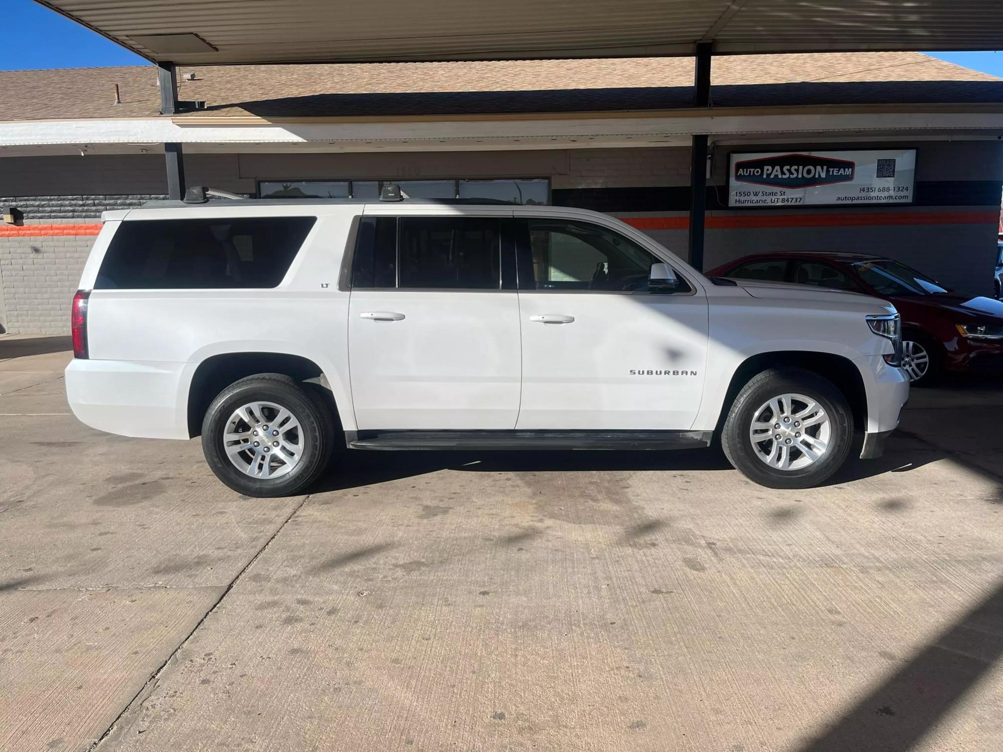 2017 Chevrolet Suburban LT photo 43