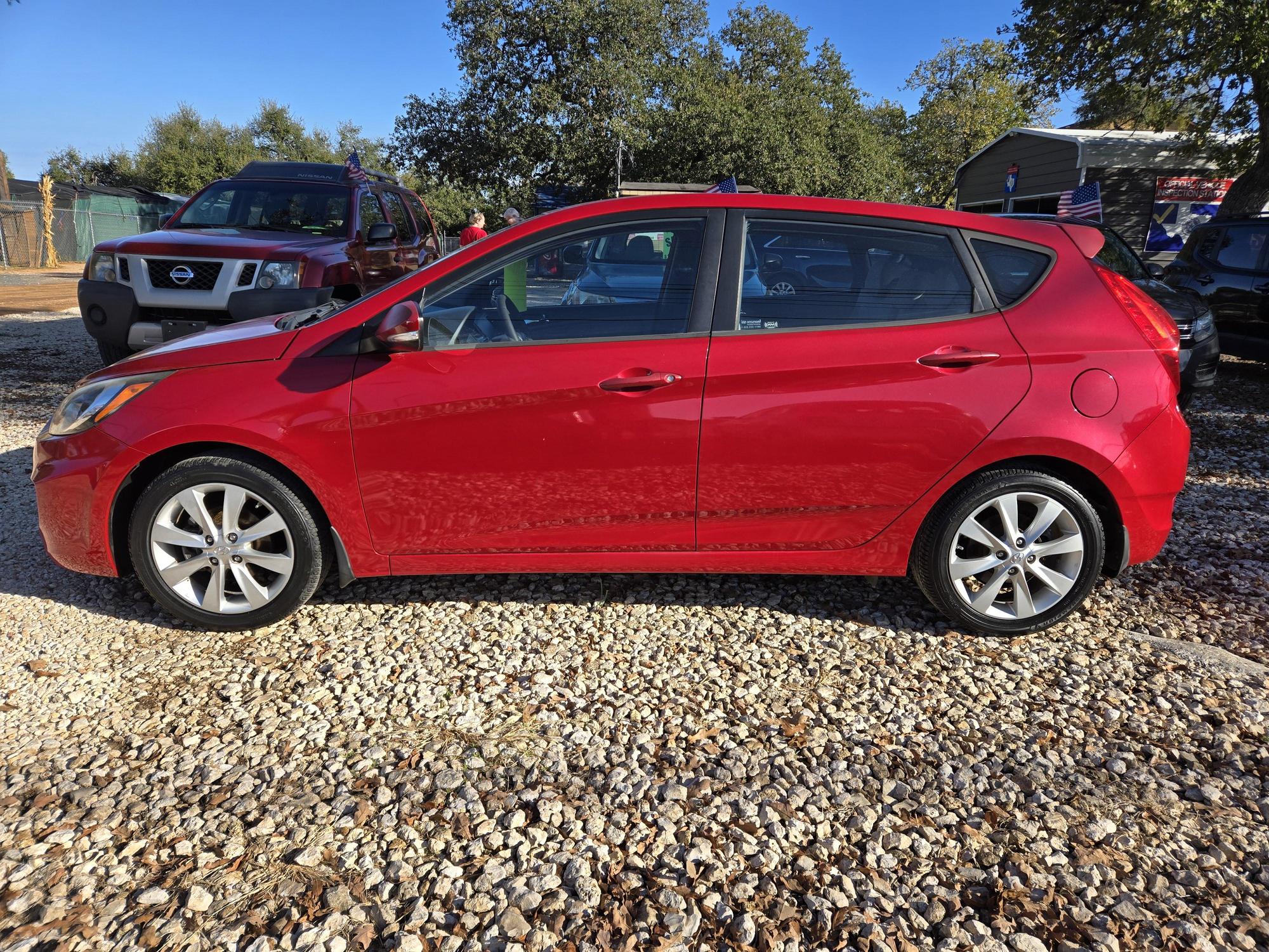 2013 Hyundai Accent SE photo 20