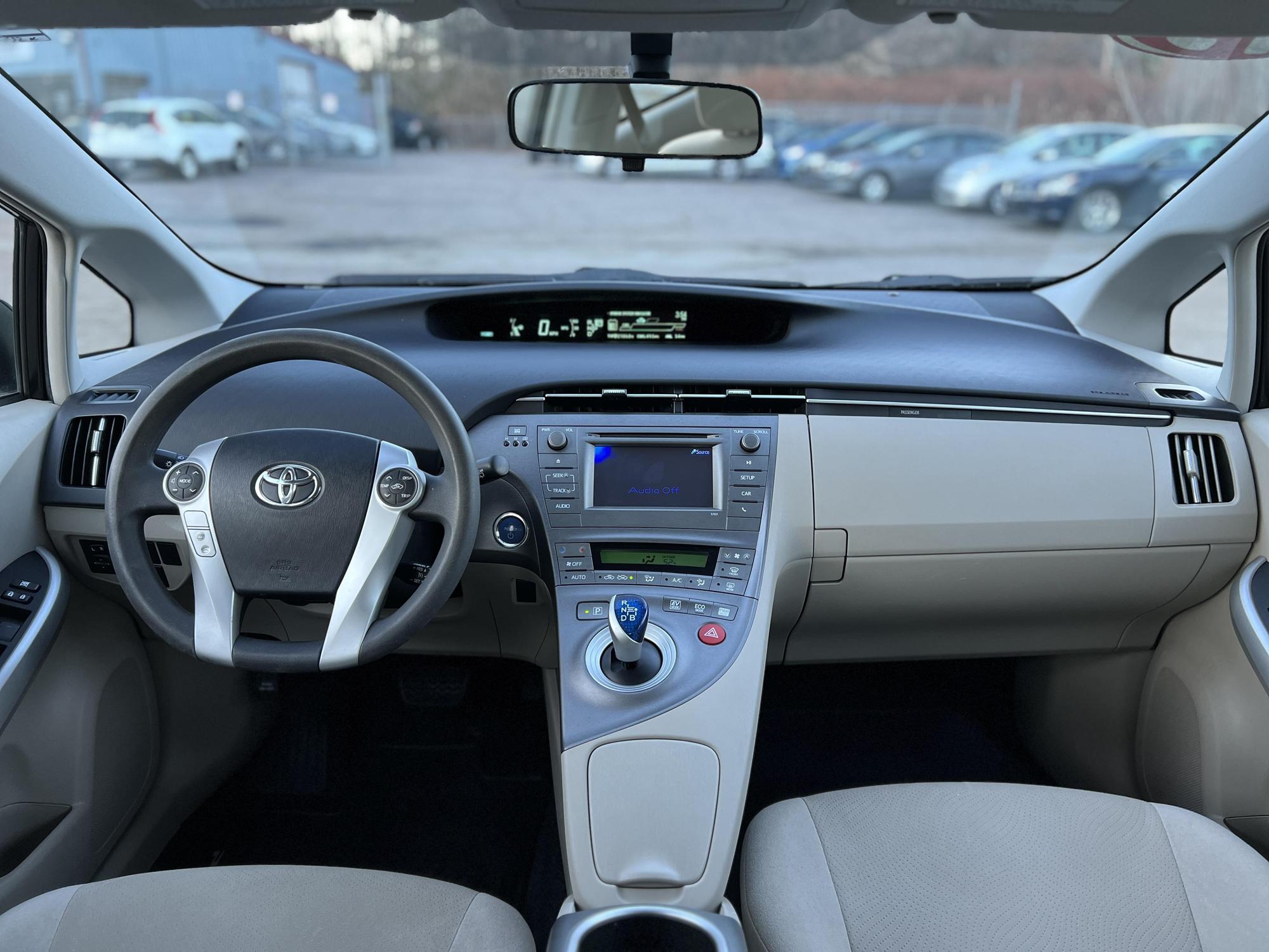 2013 Toyota Prius One photo 59