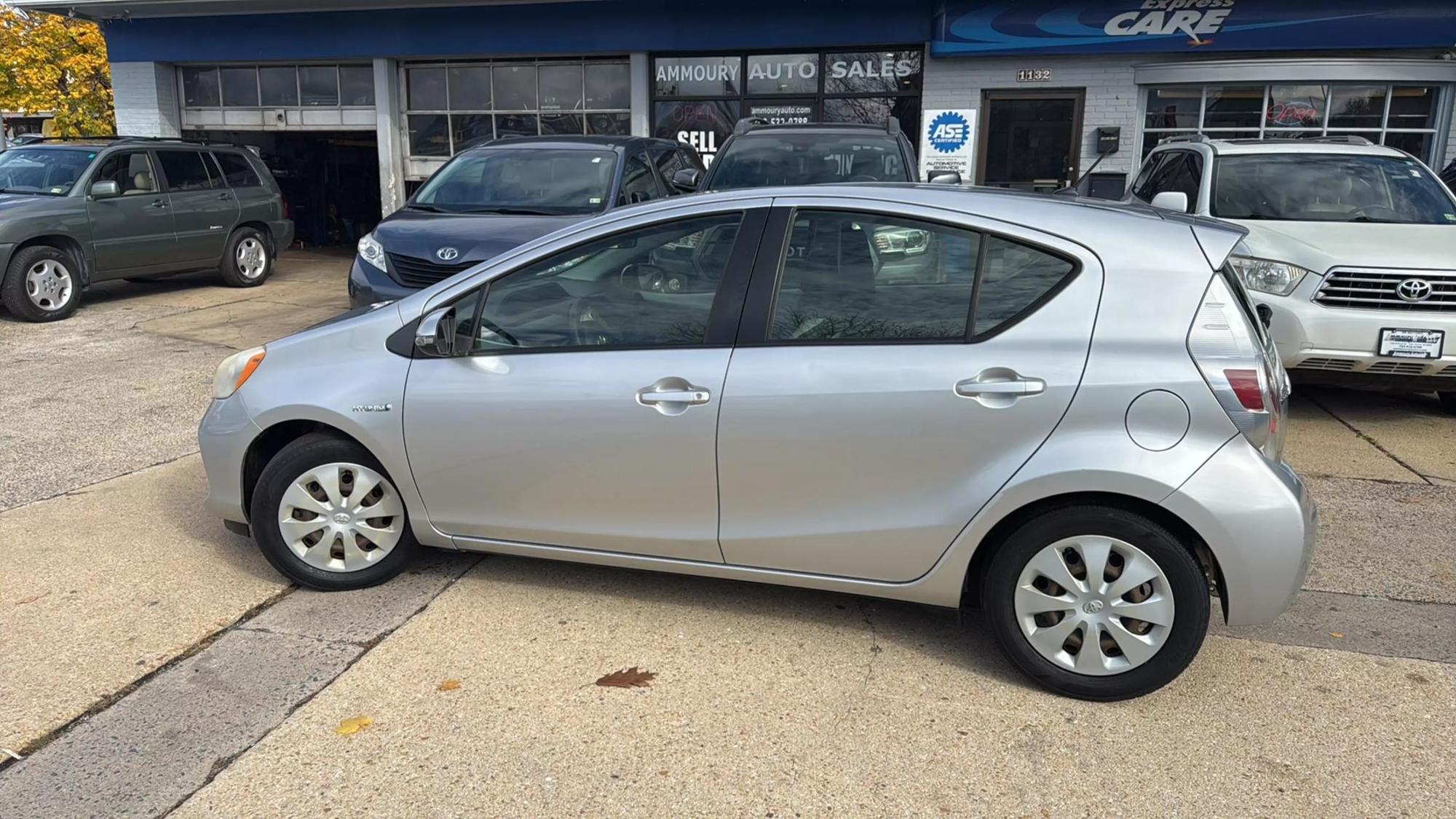 2012 Toyota Prius c One photo 54