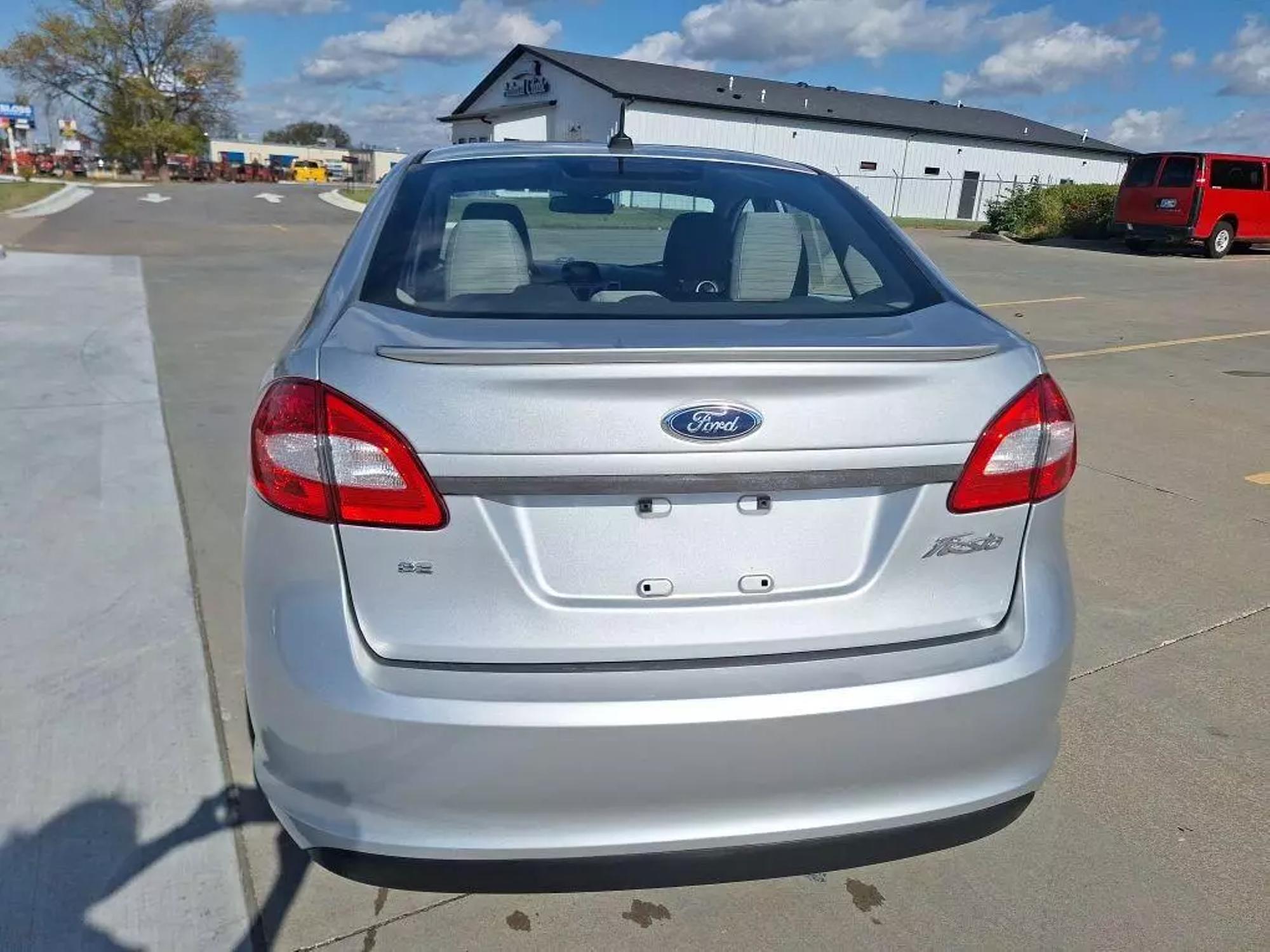 2013 Ford Fiesta SE photo 21