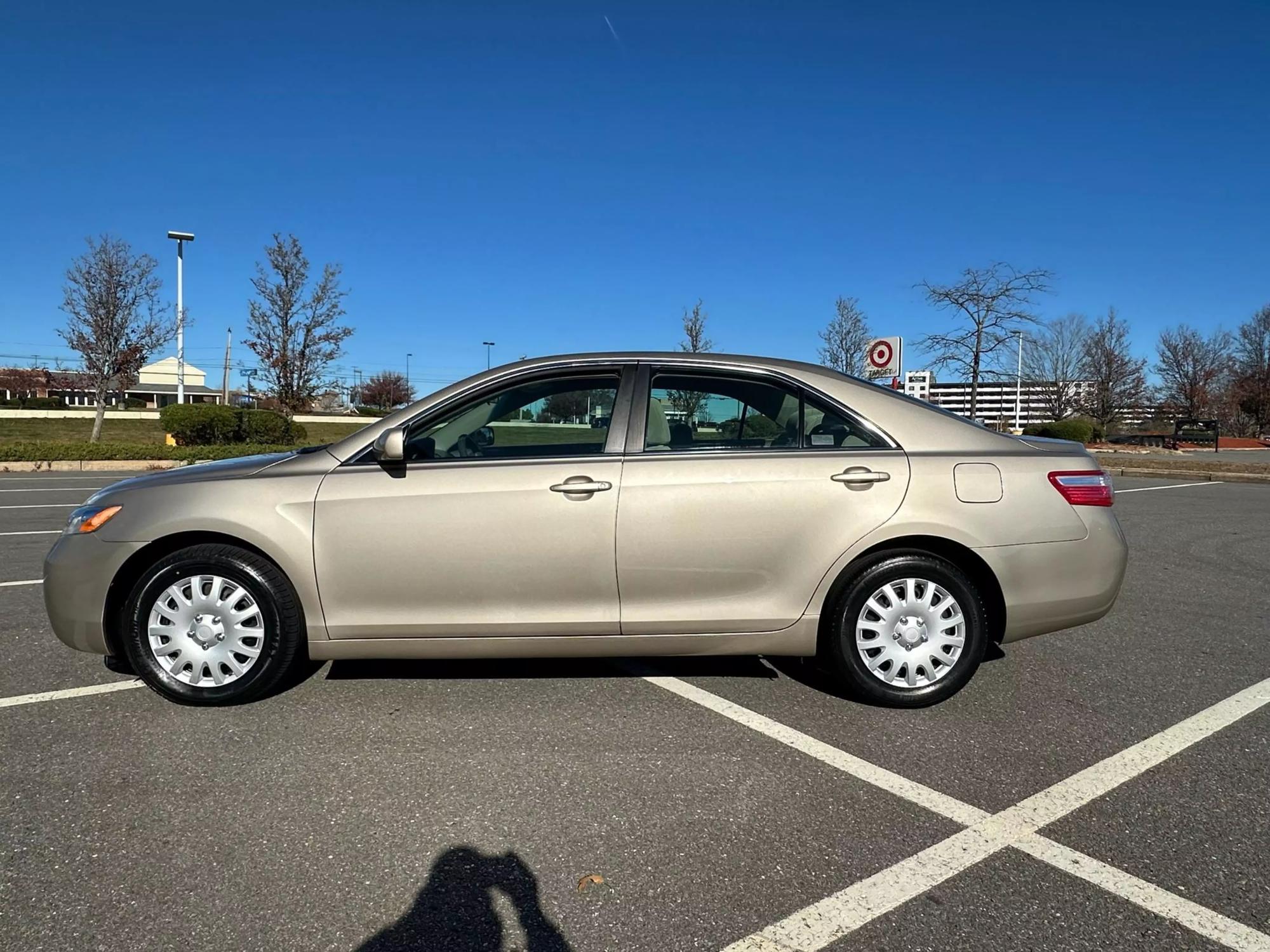 2008 Toyota Camry LE photo 22