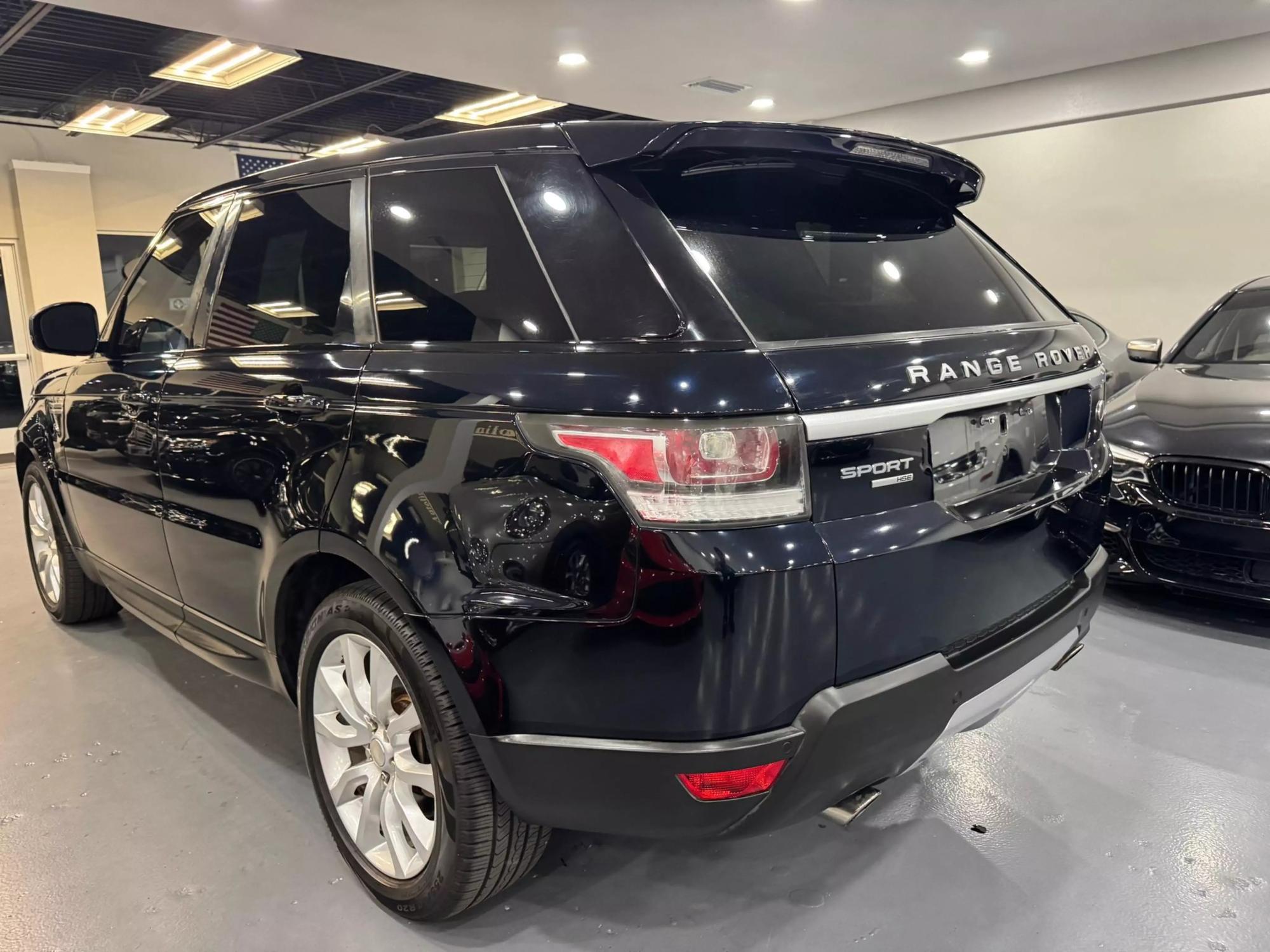 2014 Land Rover Range Rover Sport SE photo 5