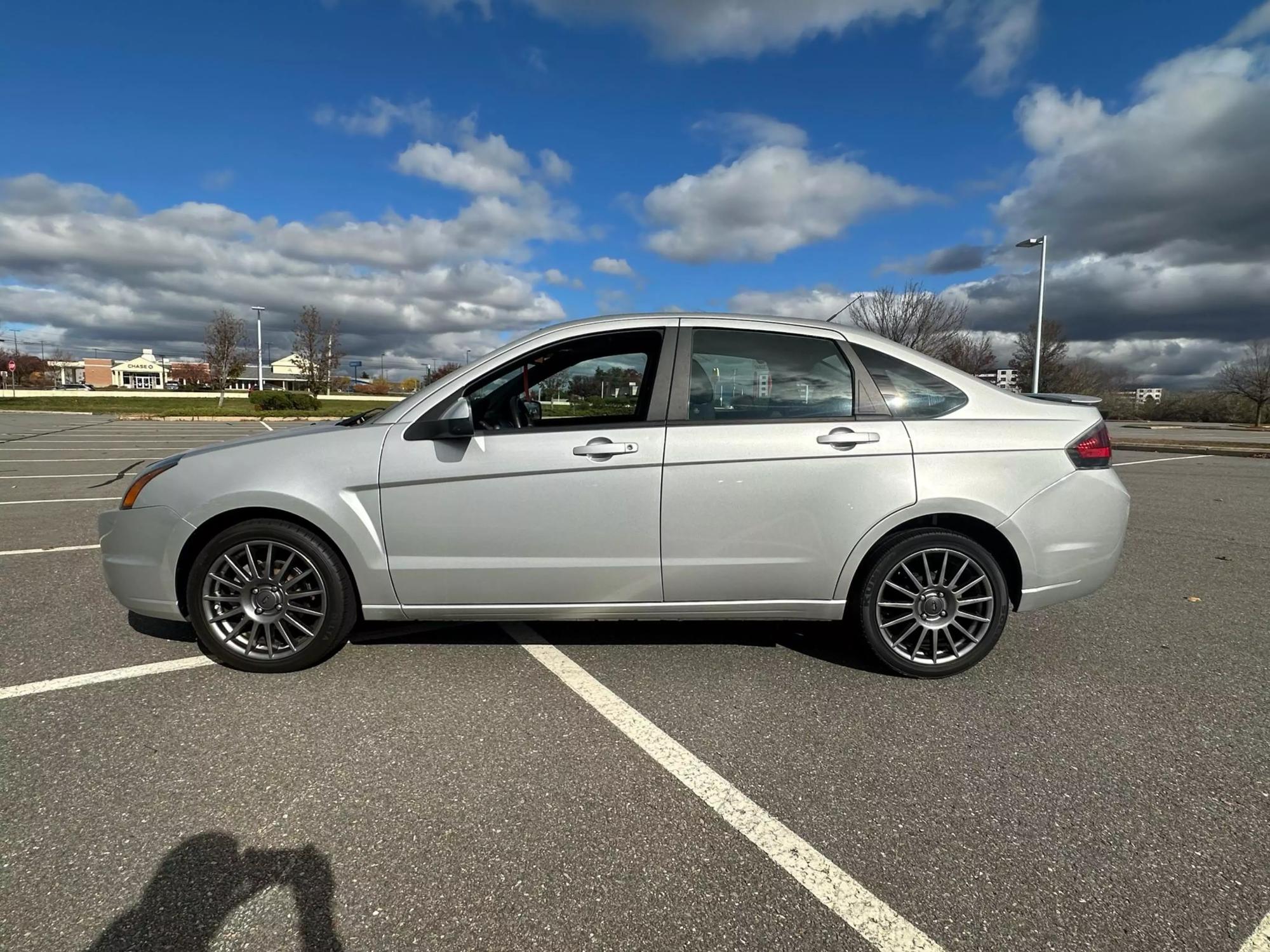 2010 Ford Focus SES photo 23