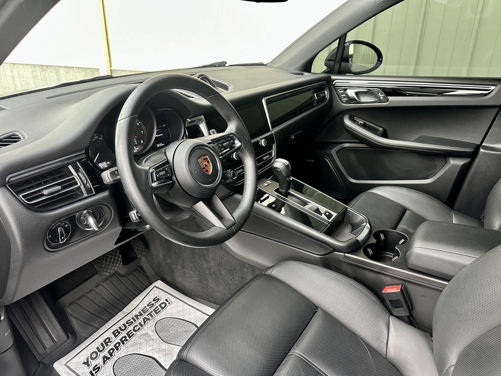 2022 Porsche Macan Base photo 55