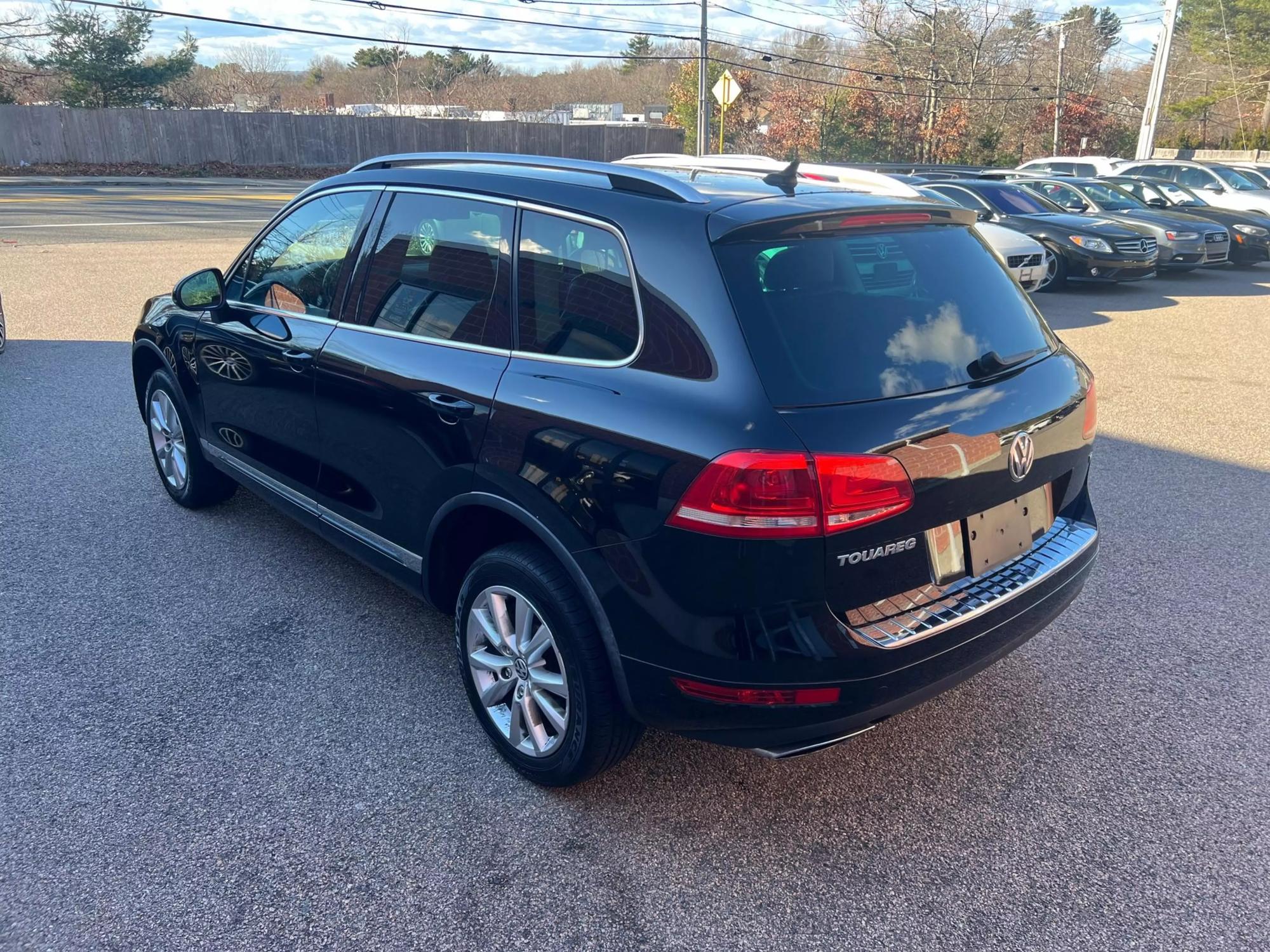 2013 Volkswagen Touareg Sport photo 21