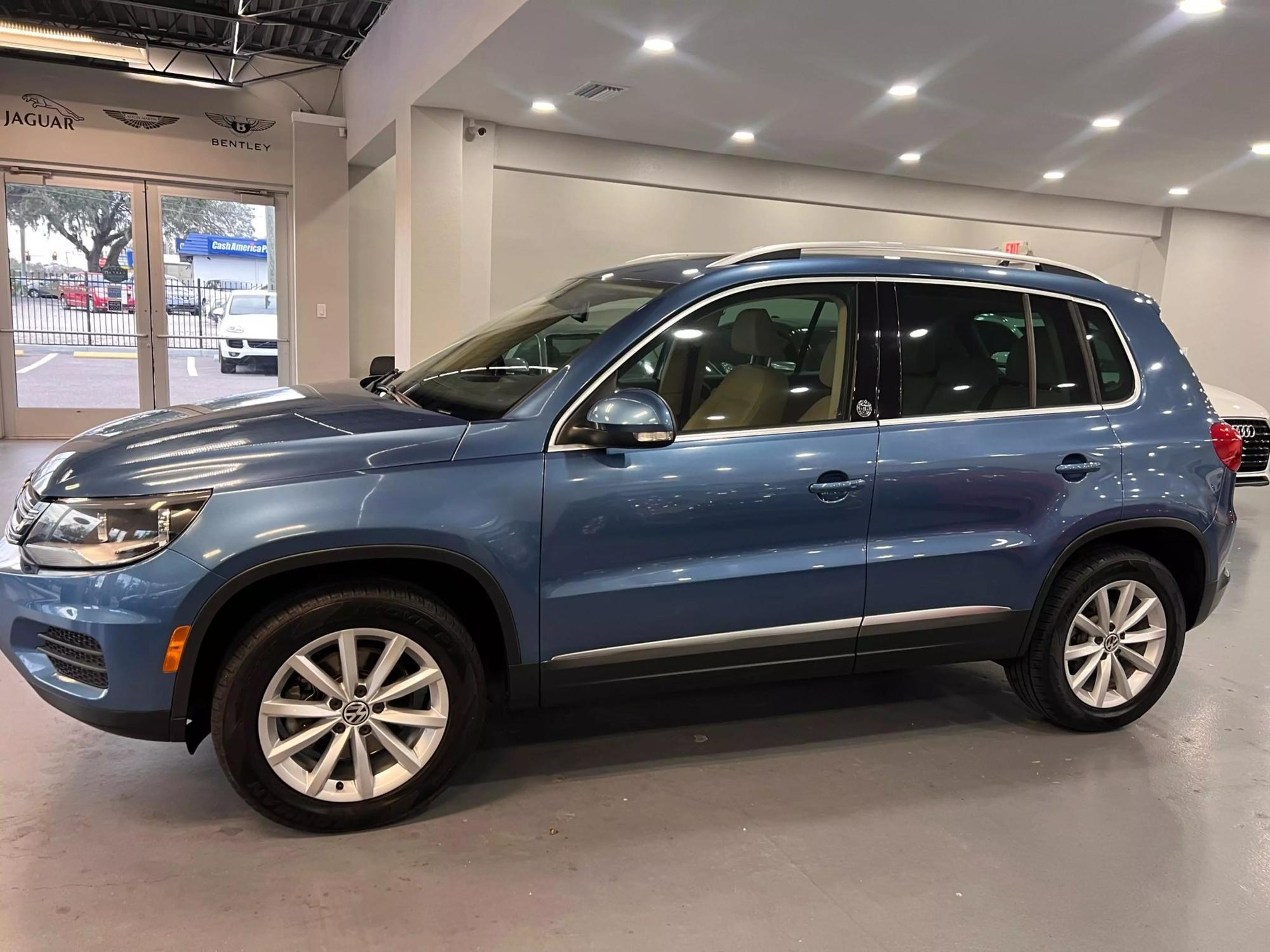 2017 Volkswagen Tiguan Wolfsburg Edition photo 4