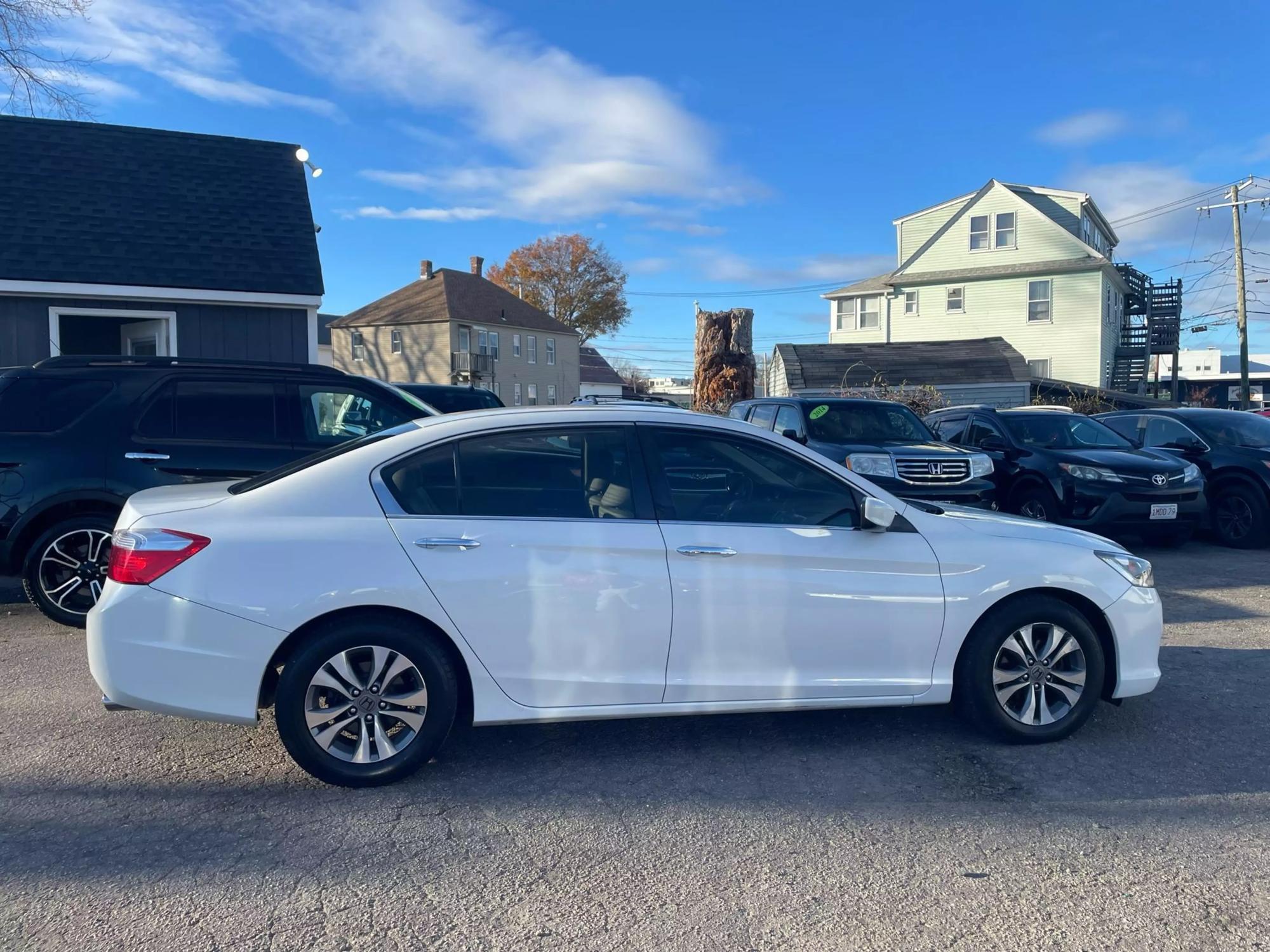 2015 Honda Accord LX photo 13