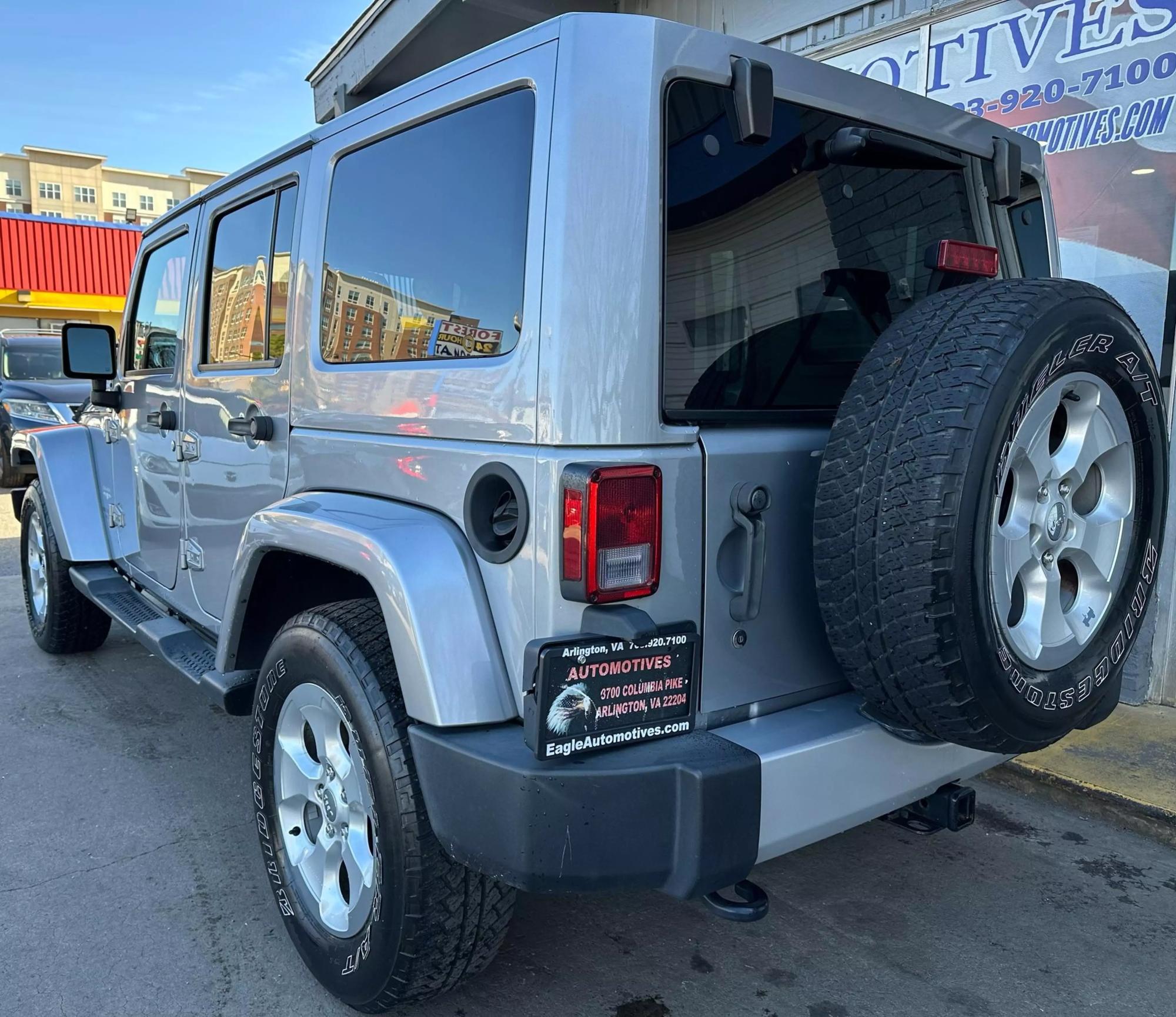 2015 Jeep Wrangler Unlimited Sahara photo 32