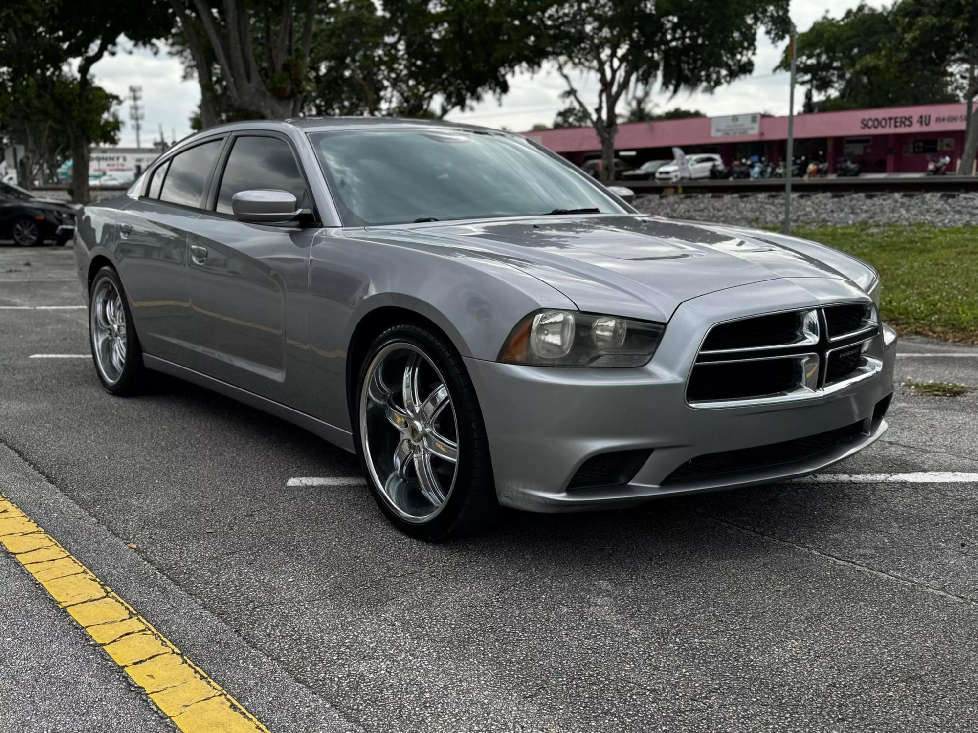 2013 Dodge Charger SE photo 26