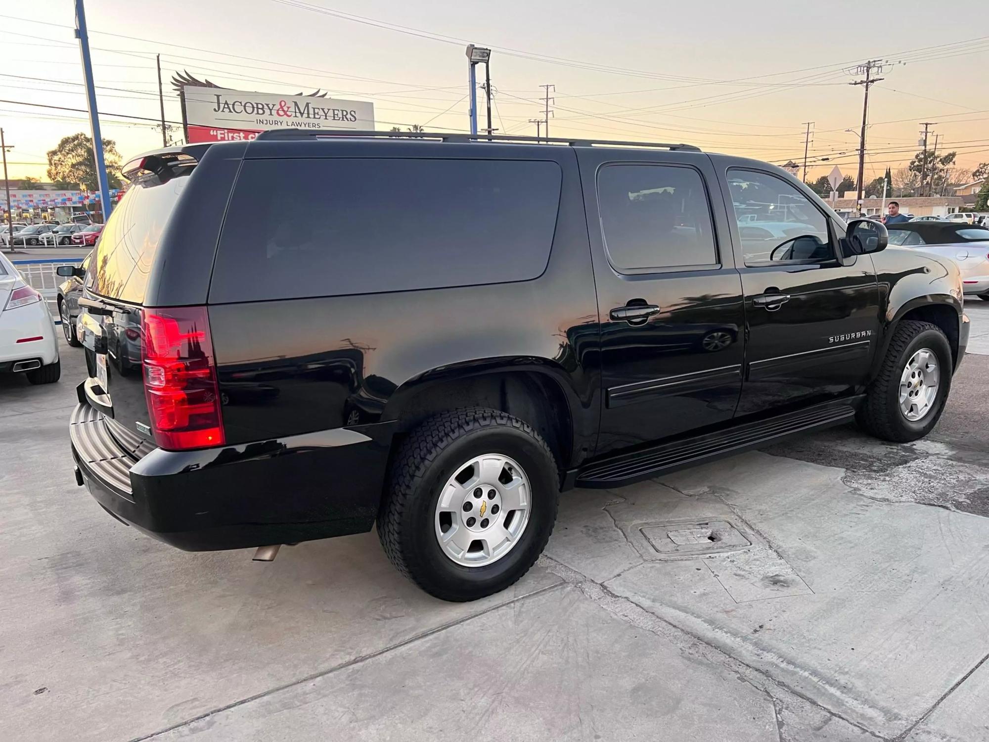 2010 Chevrolet Suburban LS photo 27