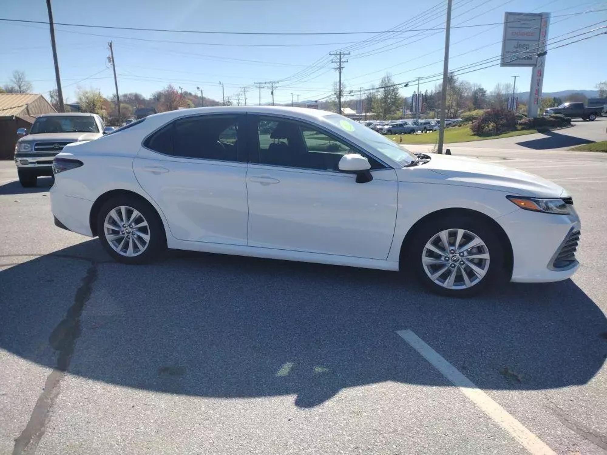 2021 Toyota Camry LE photo 16