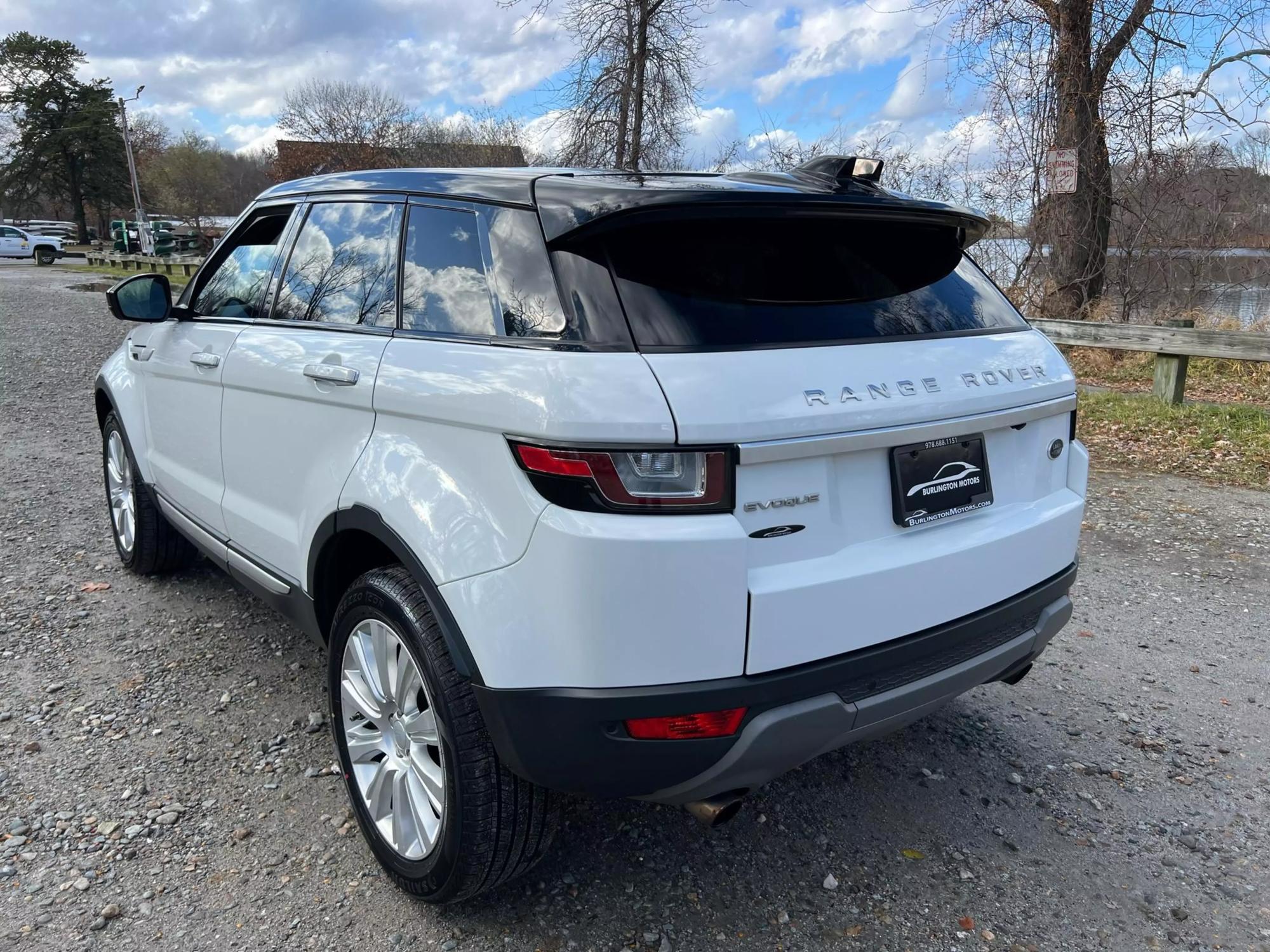 2017 Land Rover Range Rover Evoque HSE photo 25