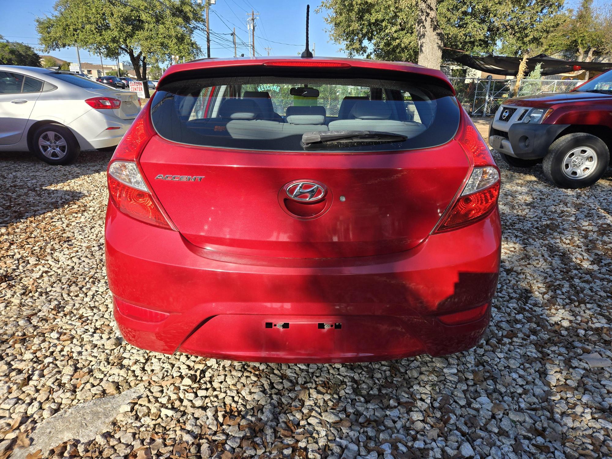 2013 Hyundai Accent SE photo 22