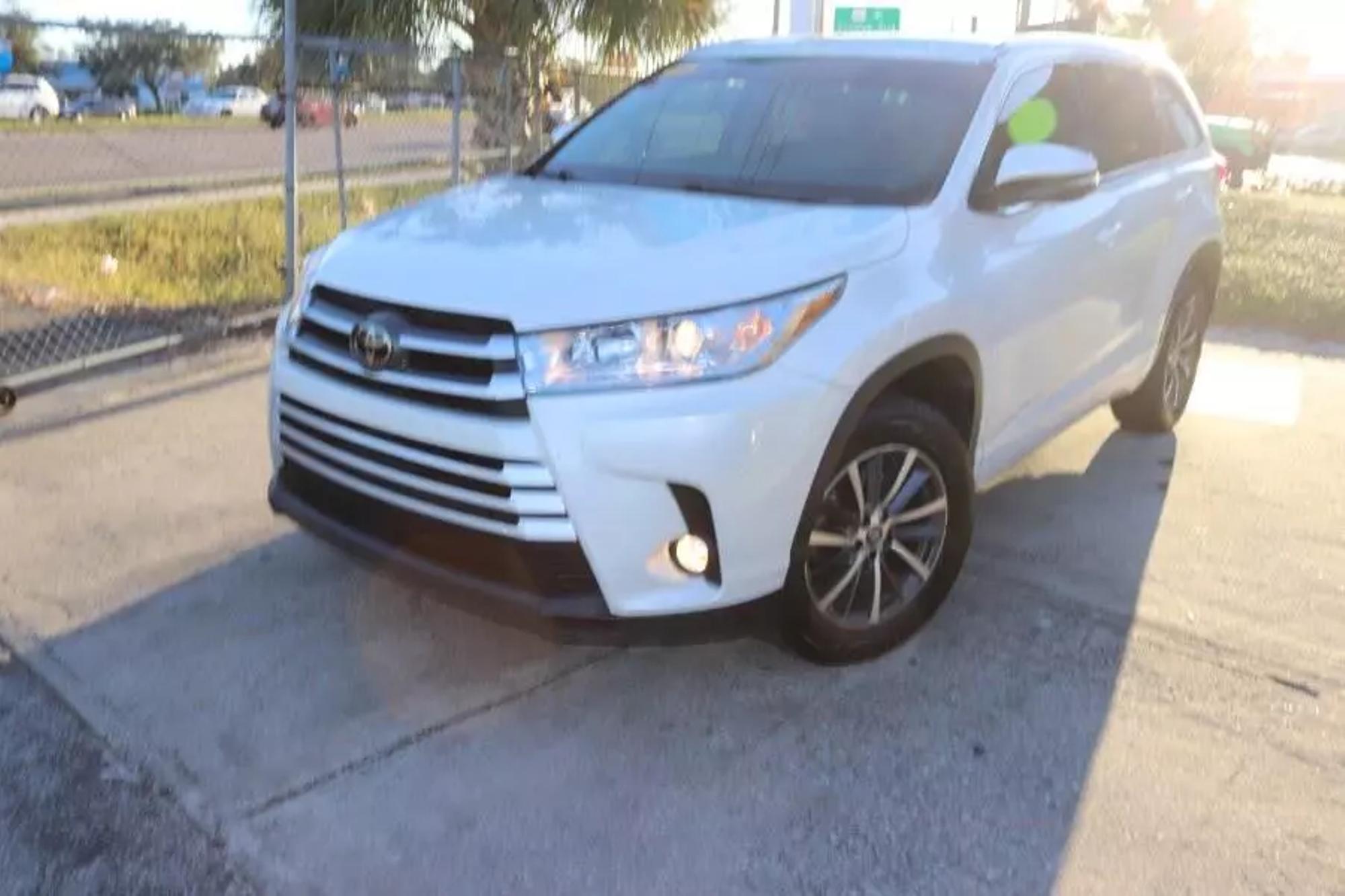 2017 Toyota Highlander XLE photo 13