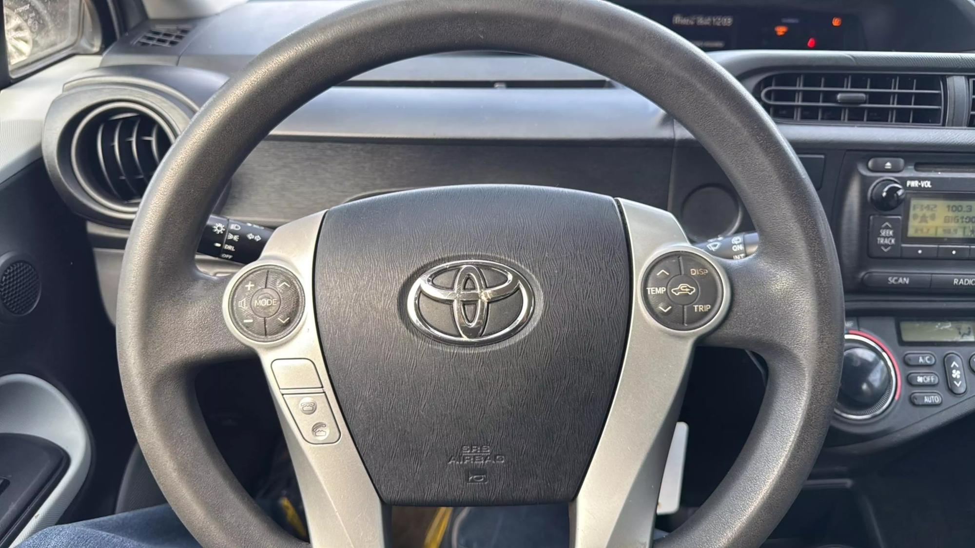 2012 Toyota Prius c One photo 90