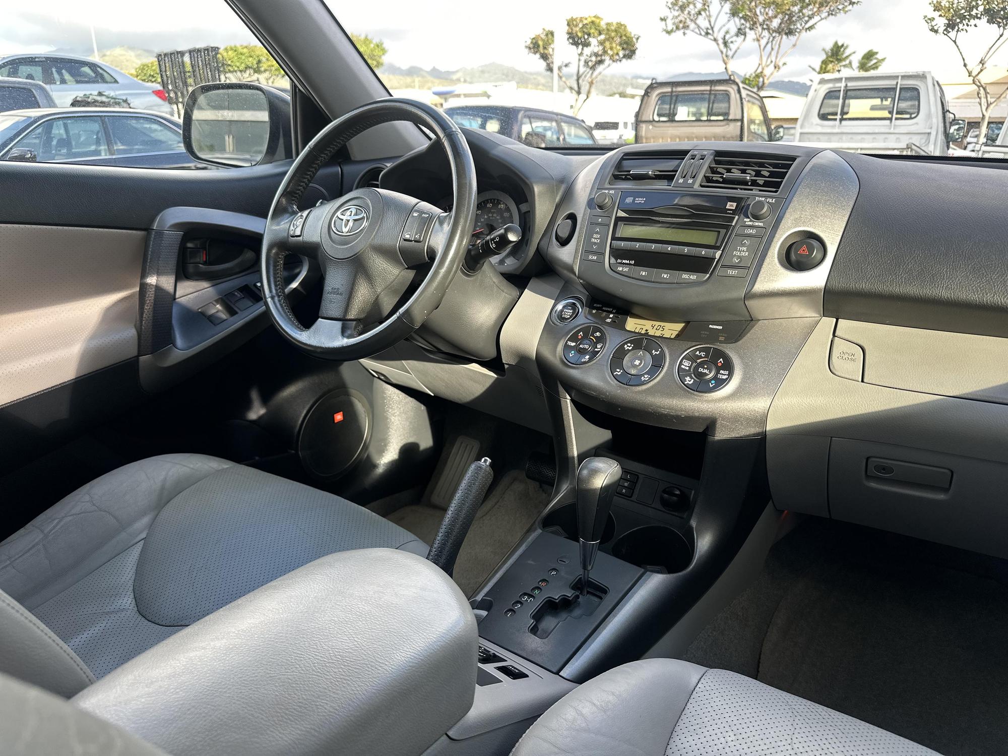 2010 Toyota RAV4 Limited photo 31