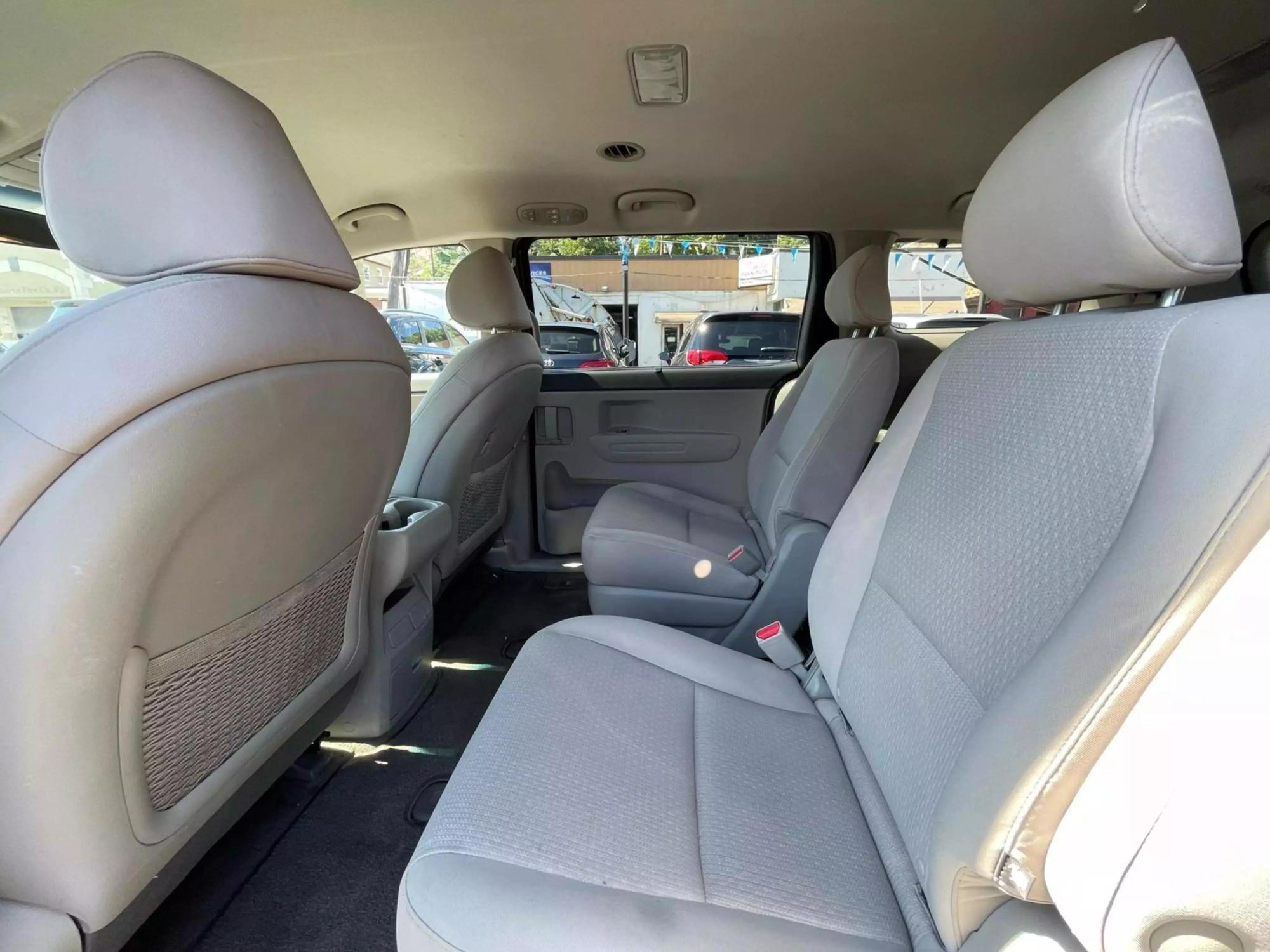 2016 Kia Sedona LX photo 121