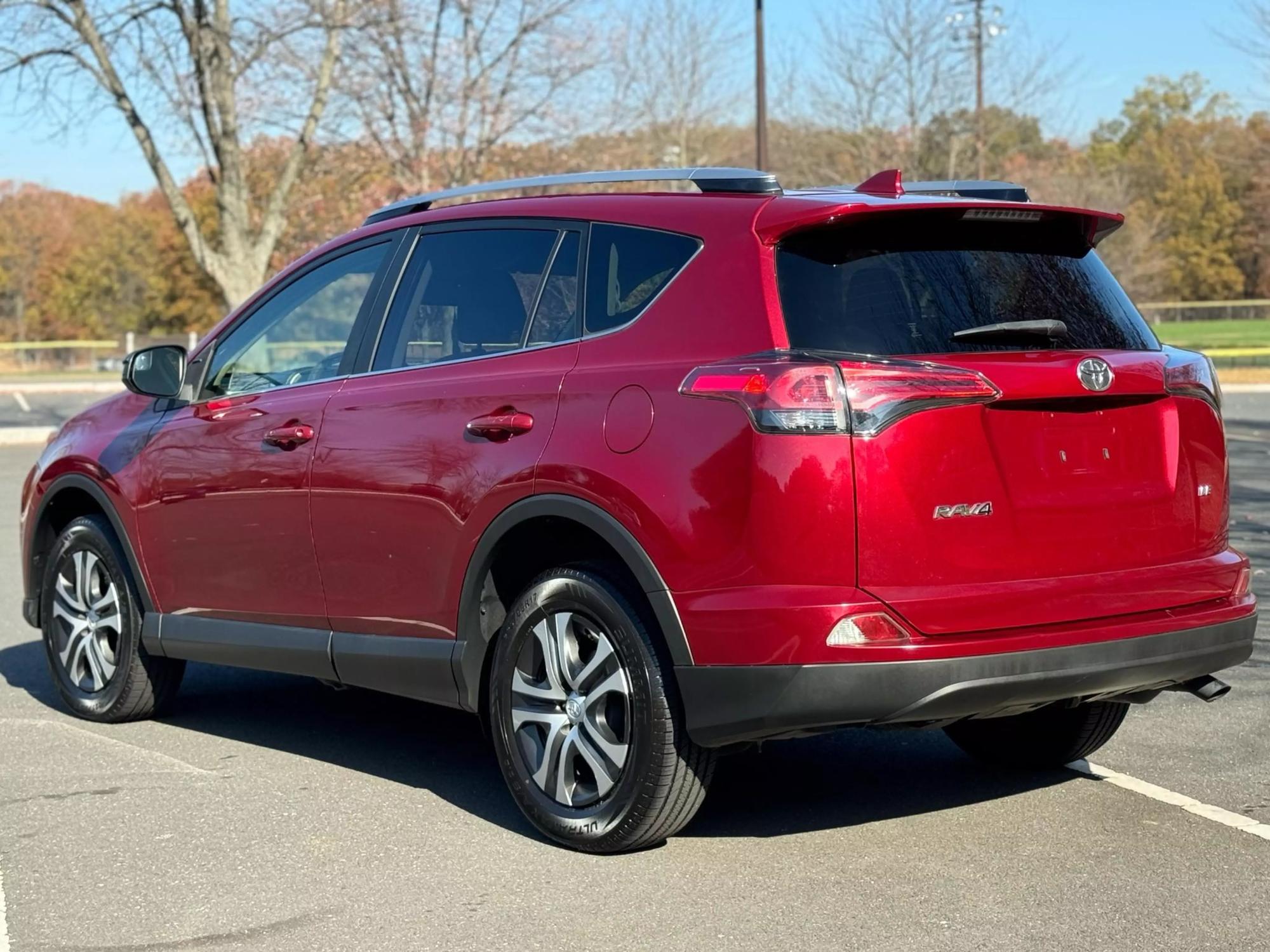 2018 Toyota RAV4 LE photo 20