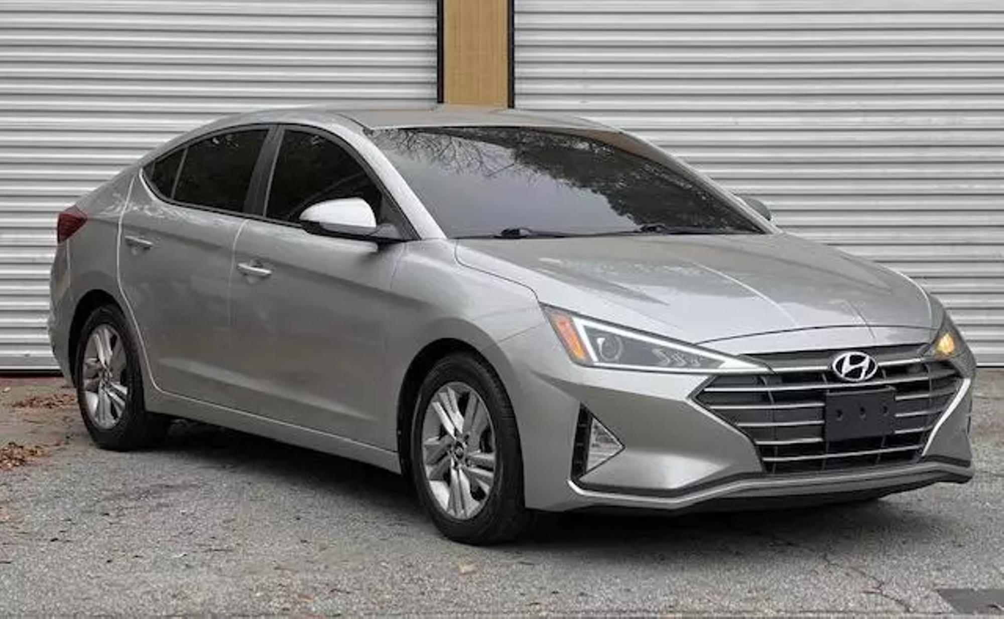 2020 Hyundai Elantra SEL photo 15