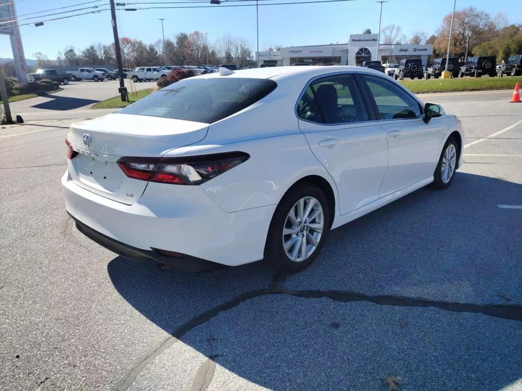 2021 Toyota Camry LE photo 17