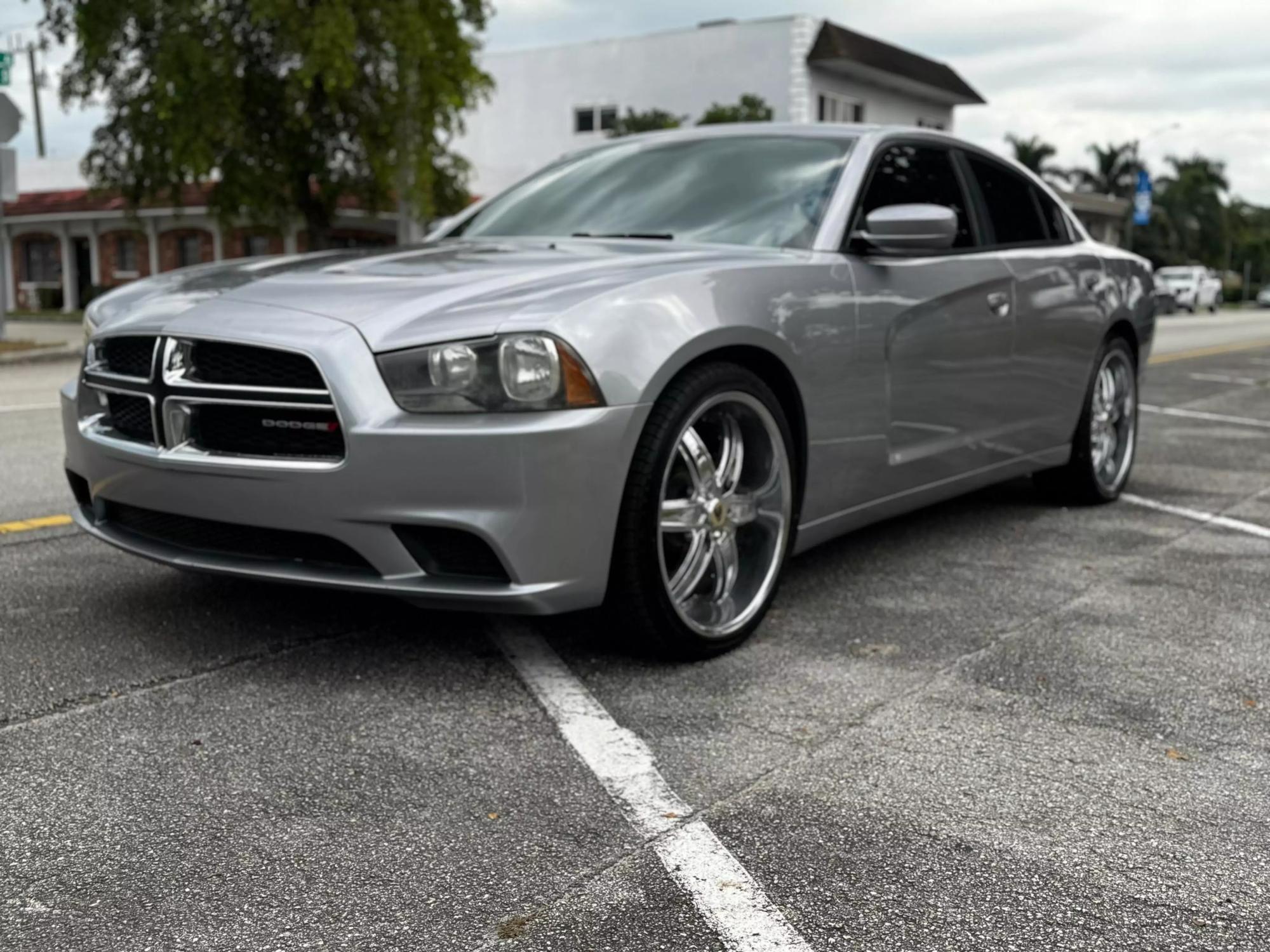 2013 Dodge Charger SE photo 24