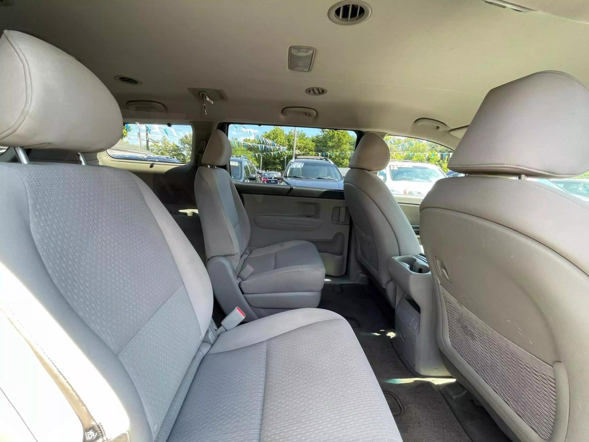 2016 Kia Sedona LX photo 131