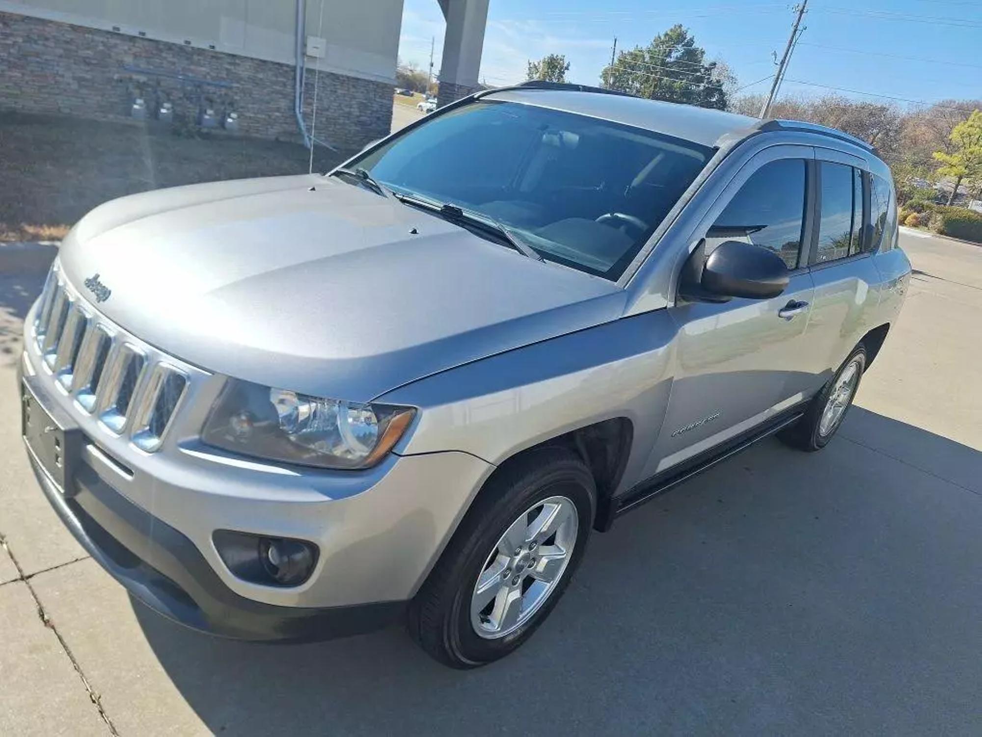 2014 Jeep Compass Sport photo 16