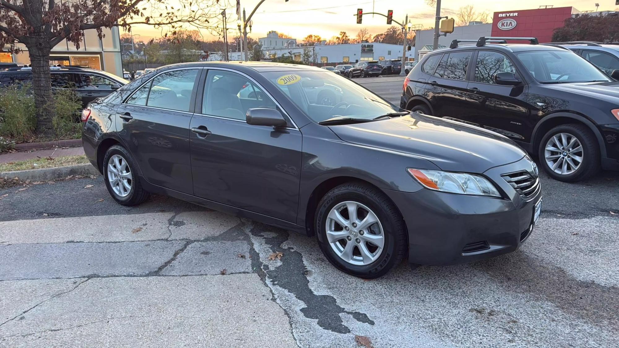 2009 Toyota Camry LE photo 55