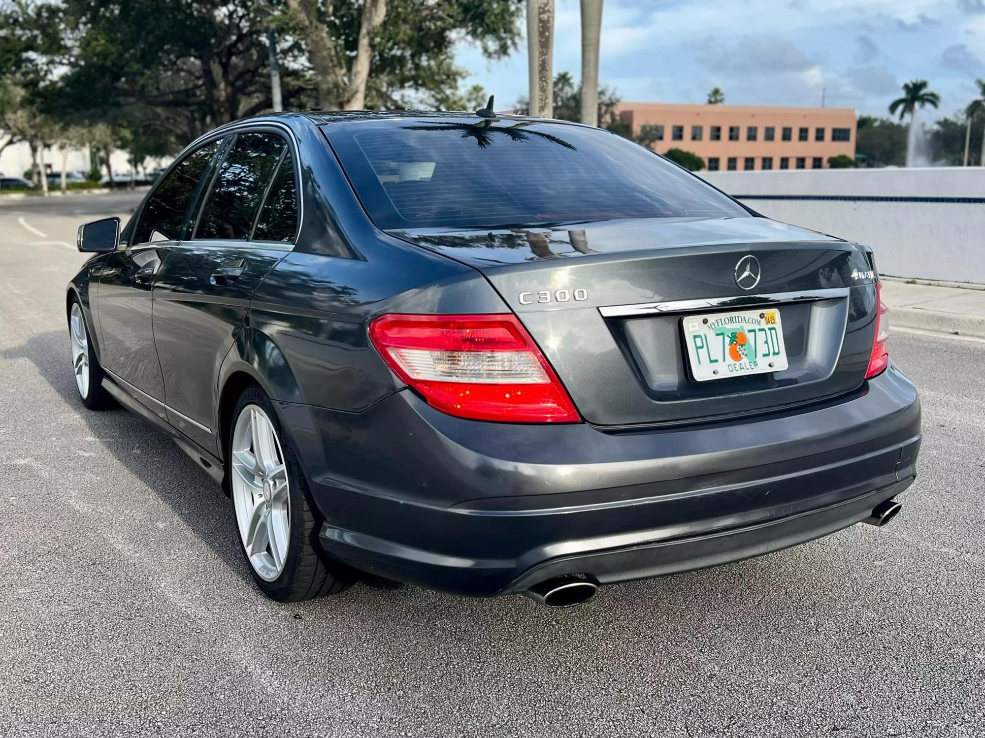 2011 Mercedes-Benz C-Class null photo 36