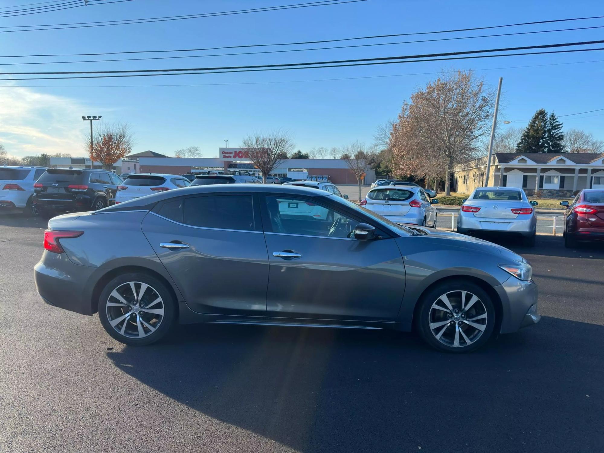 2017 Nissan Maxima SV photo 25