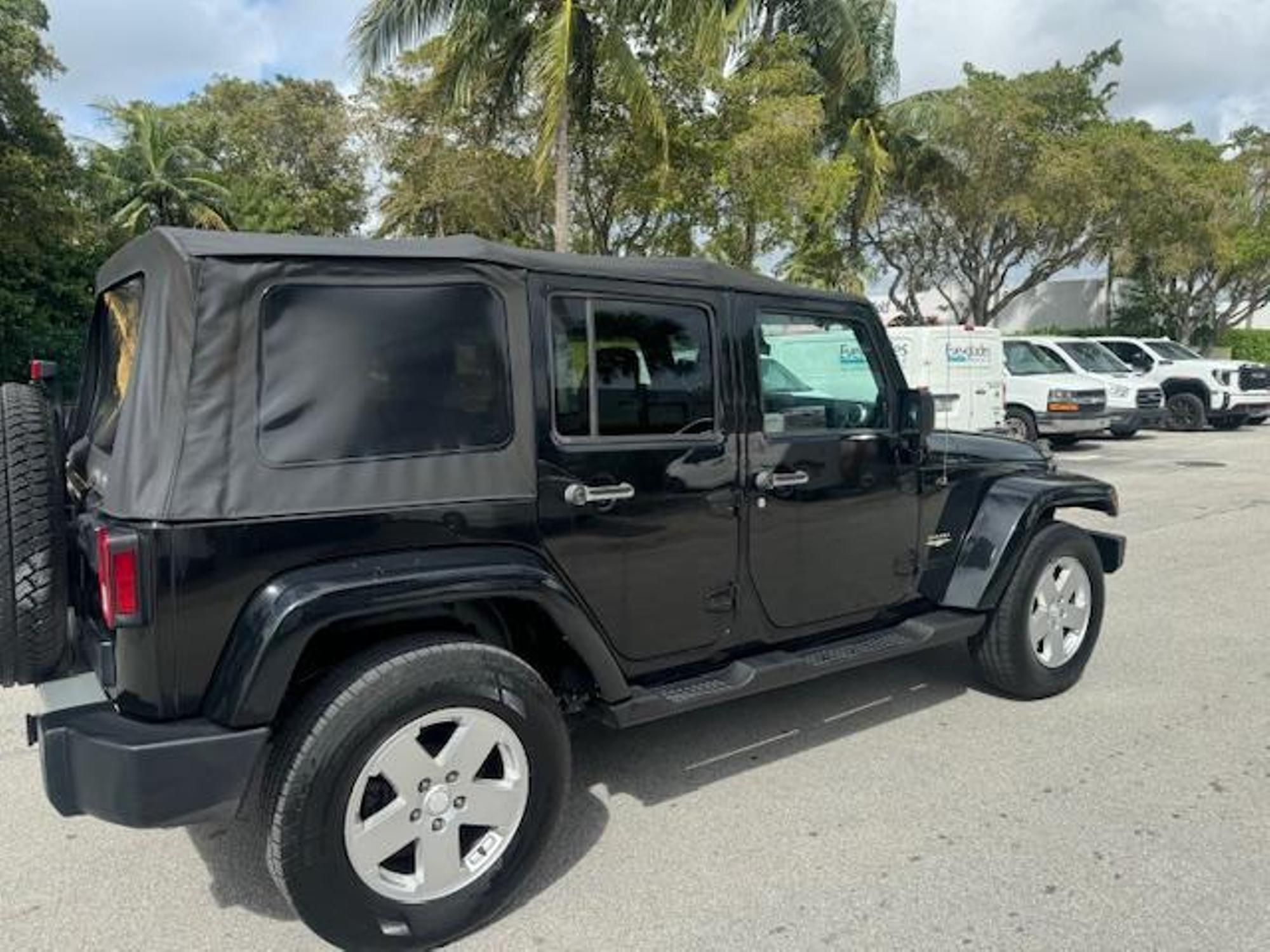 2012 Jeep Wrangler Unlimited Sahara photo 24