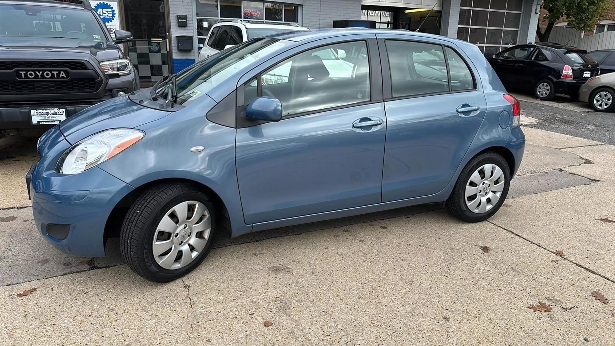 2010 Toyota Yaris Base photo 38