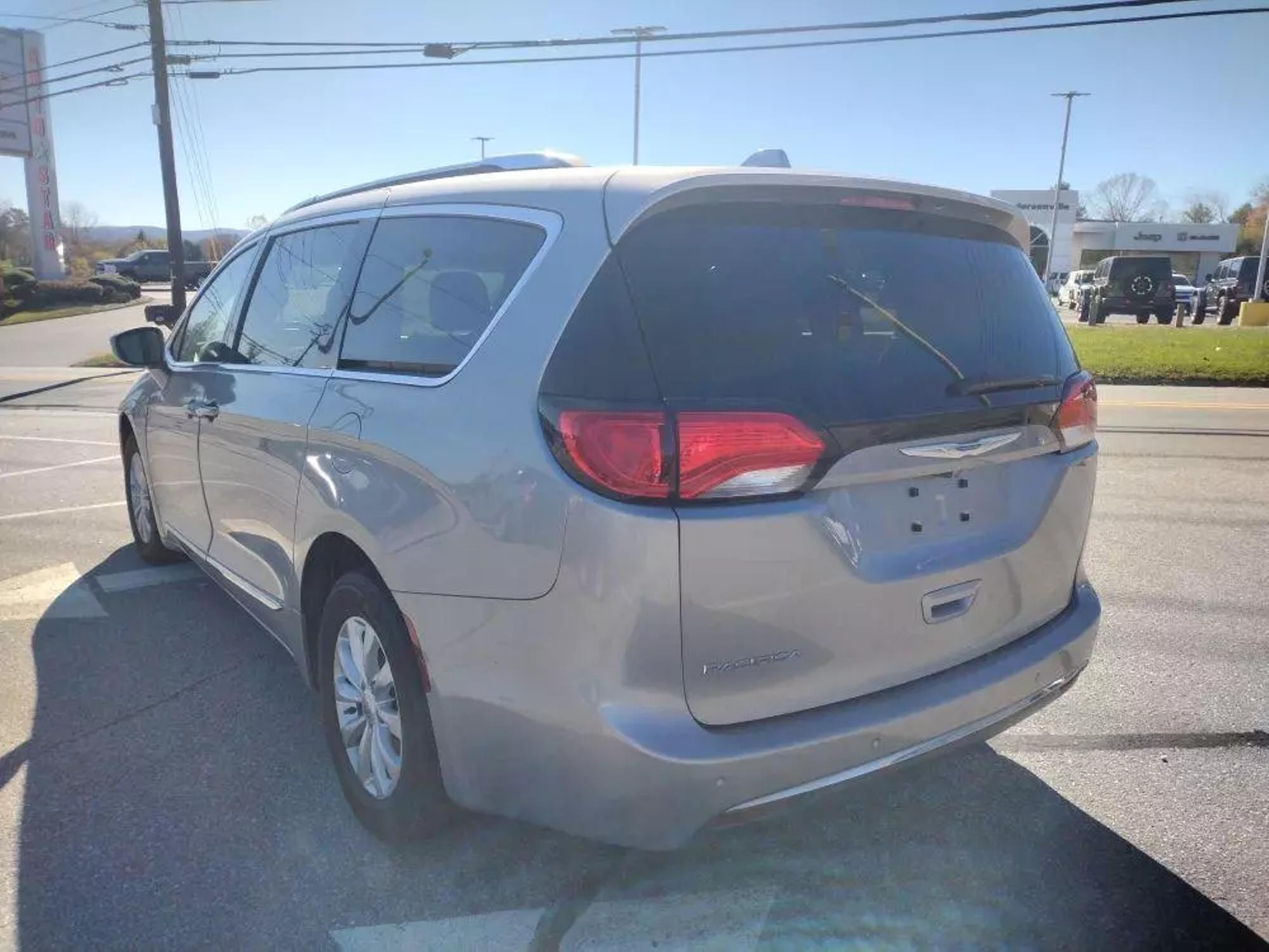 2019 Chrysler Pacifica Touring L photo 18