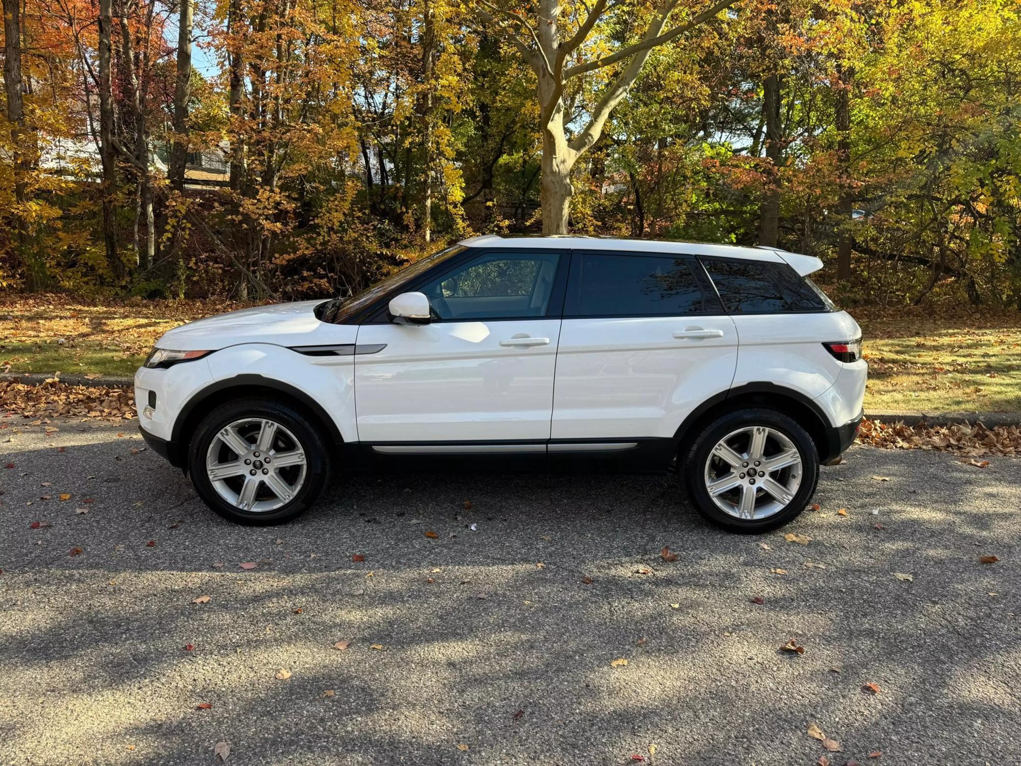 2013 Land Rover Range Rover Evoque Pure photo 20